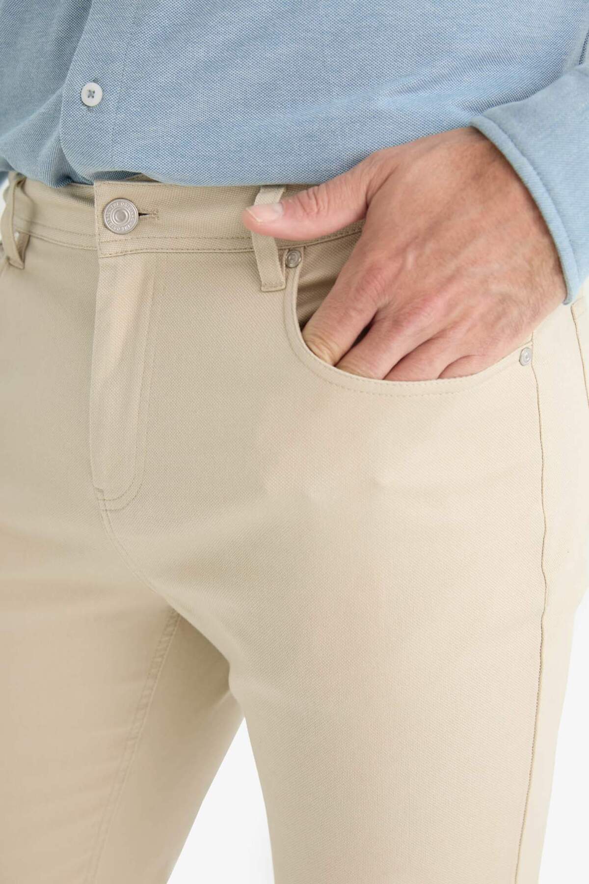 DeFacto Slim Fit Dar Kesim Dar Paça Cepli Dokulu Pantolon E7959AX25AU görsel 5