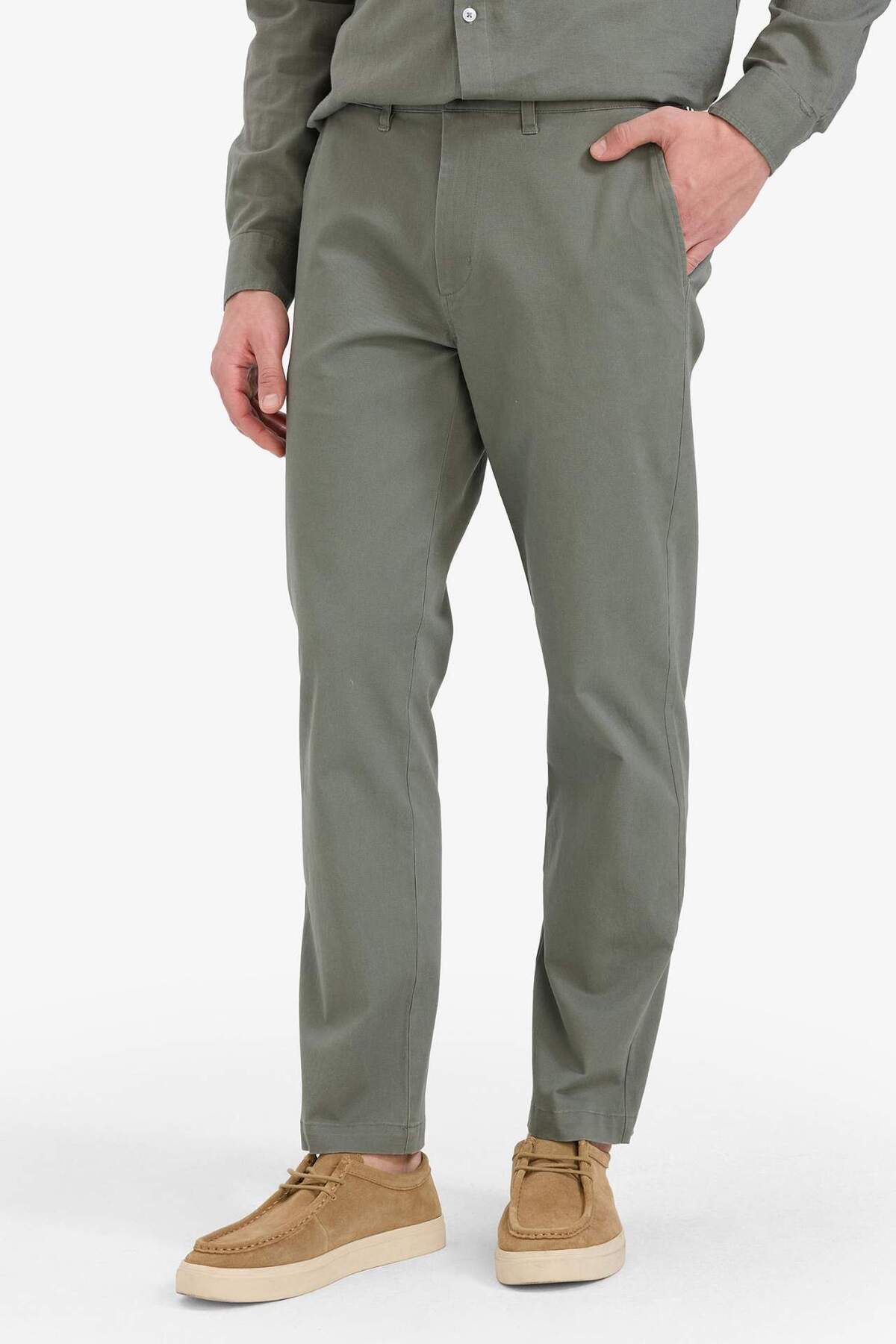 Defacto  Regular Fit Normal Kesim Cepli Düz Paça Chino Pantolon D7349AX25AU - Görsel 4