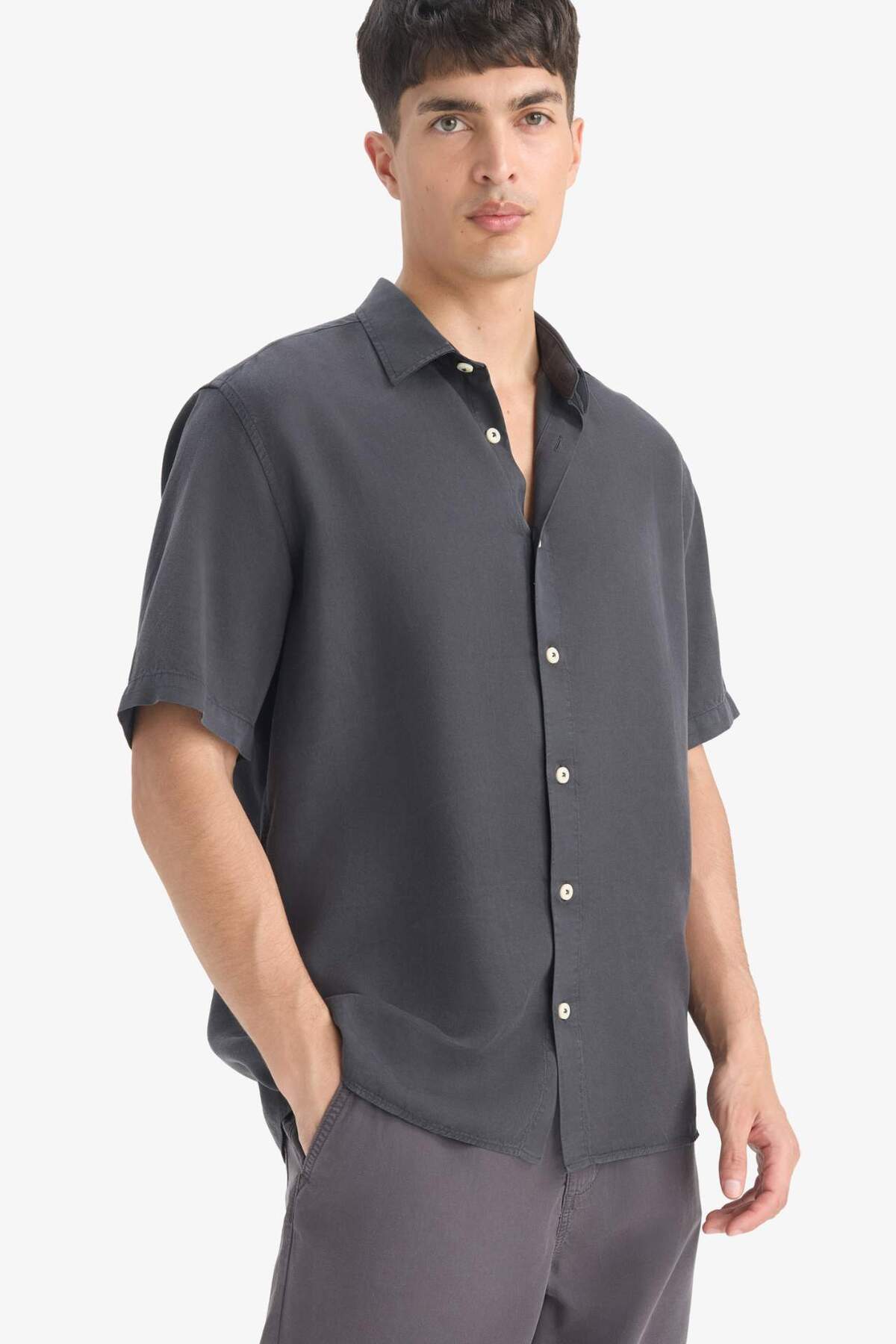Regular Fit Flowable Fabric Short Sleeve Shirt E2530AX25SM