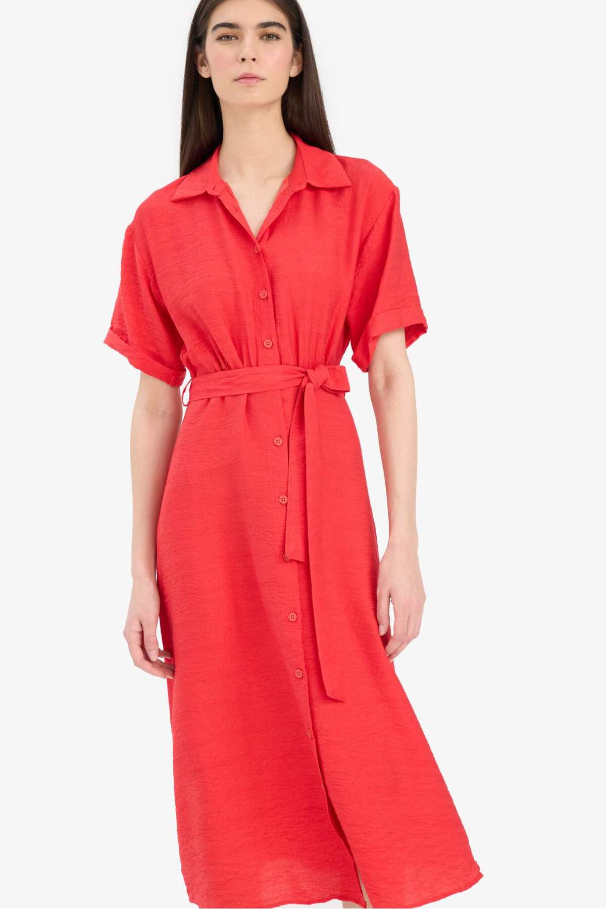 DeFacto Kurzärmliges rotes Midi-Sommerkleid mit Hemdkragen und Gürtel F2113AX...