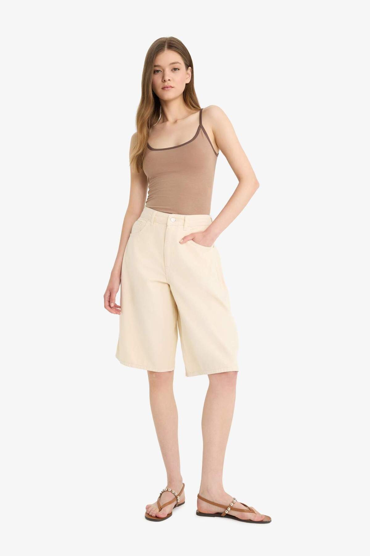 DeFacto 100 % Baumwolle, normale Taille, kurze Beine, Gabardine-Bermudashorts...