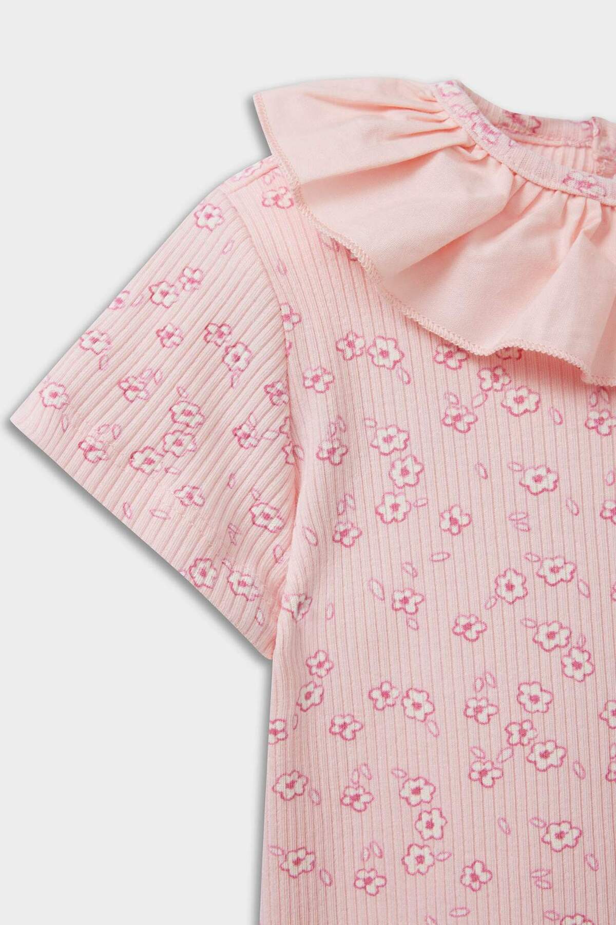 Defacto Short Sleeve T-Shirt (25 SM) fotoğrafı 2 (önizleme)