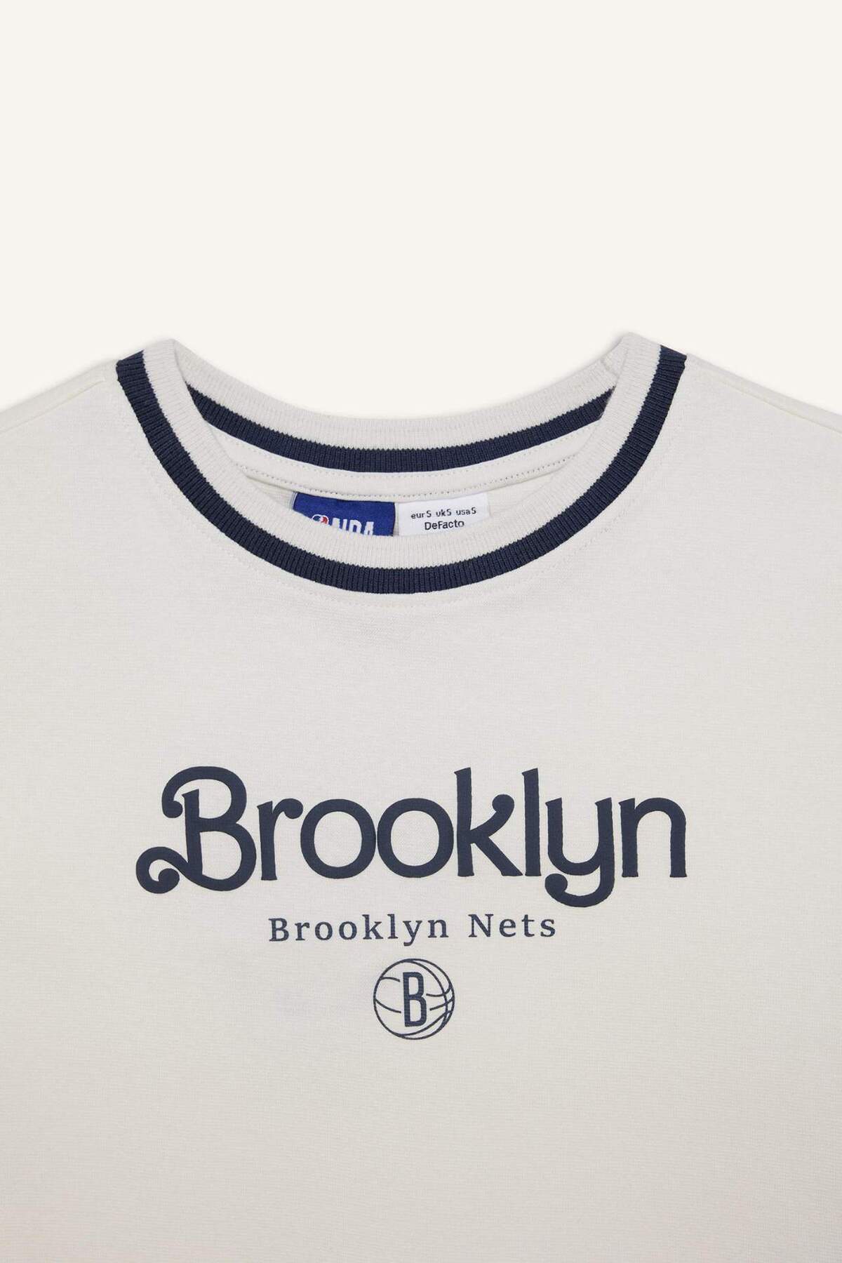 DeFacto NBA New York Knicks Slim Fit Dar Kesim Crop Bisiklet Yaka Ribana Kısa Kollu Tişört E3612AX25SM görsel 7