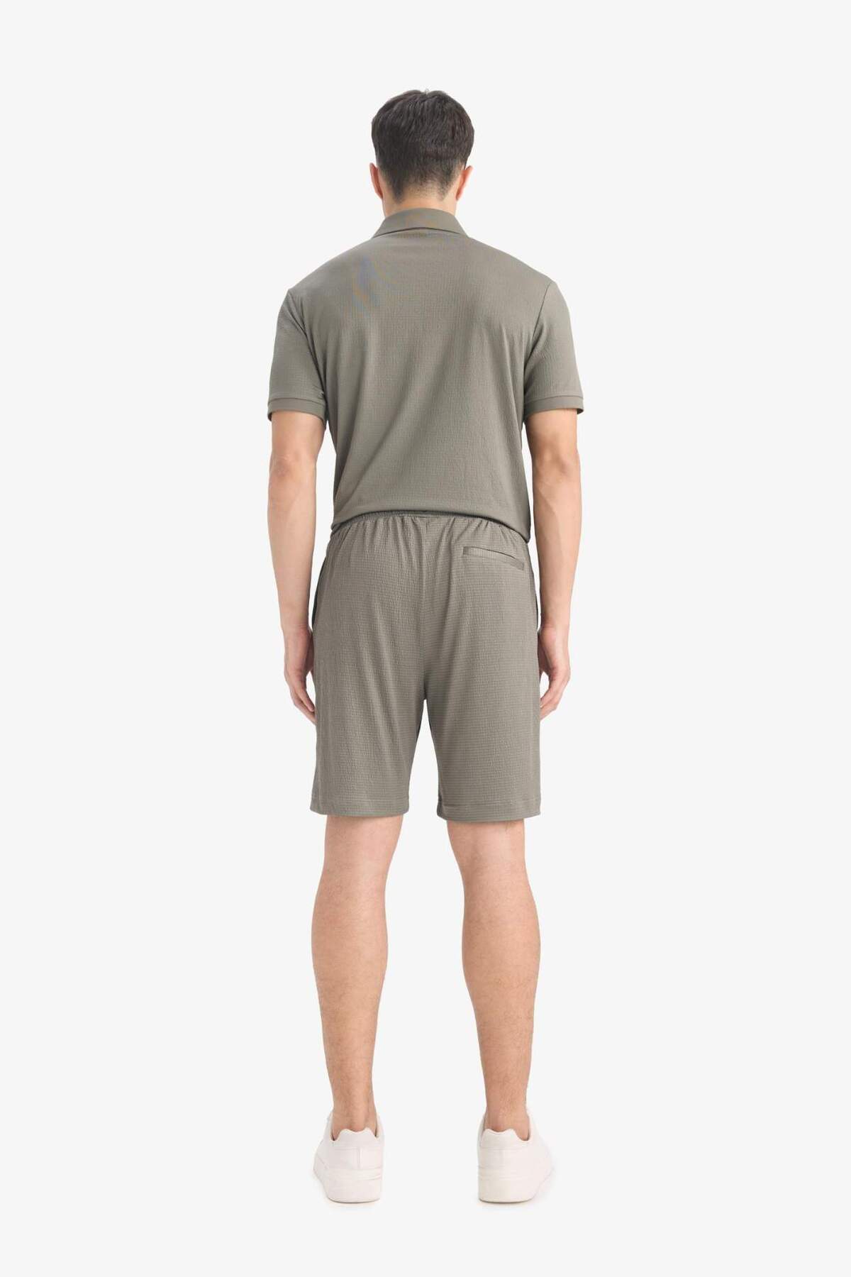 DeFacto Regular Fit Her Yöne Esneyen Krinkıl Bermuda Şort E0980AX25SM görsel 6