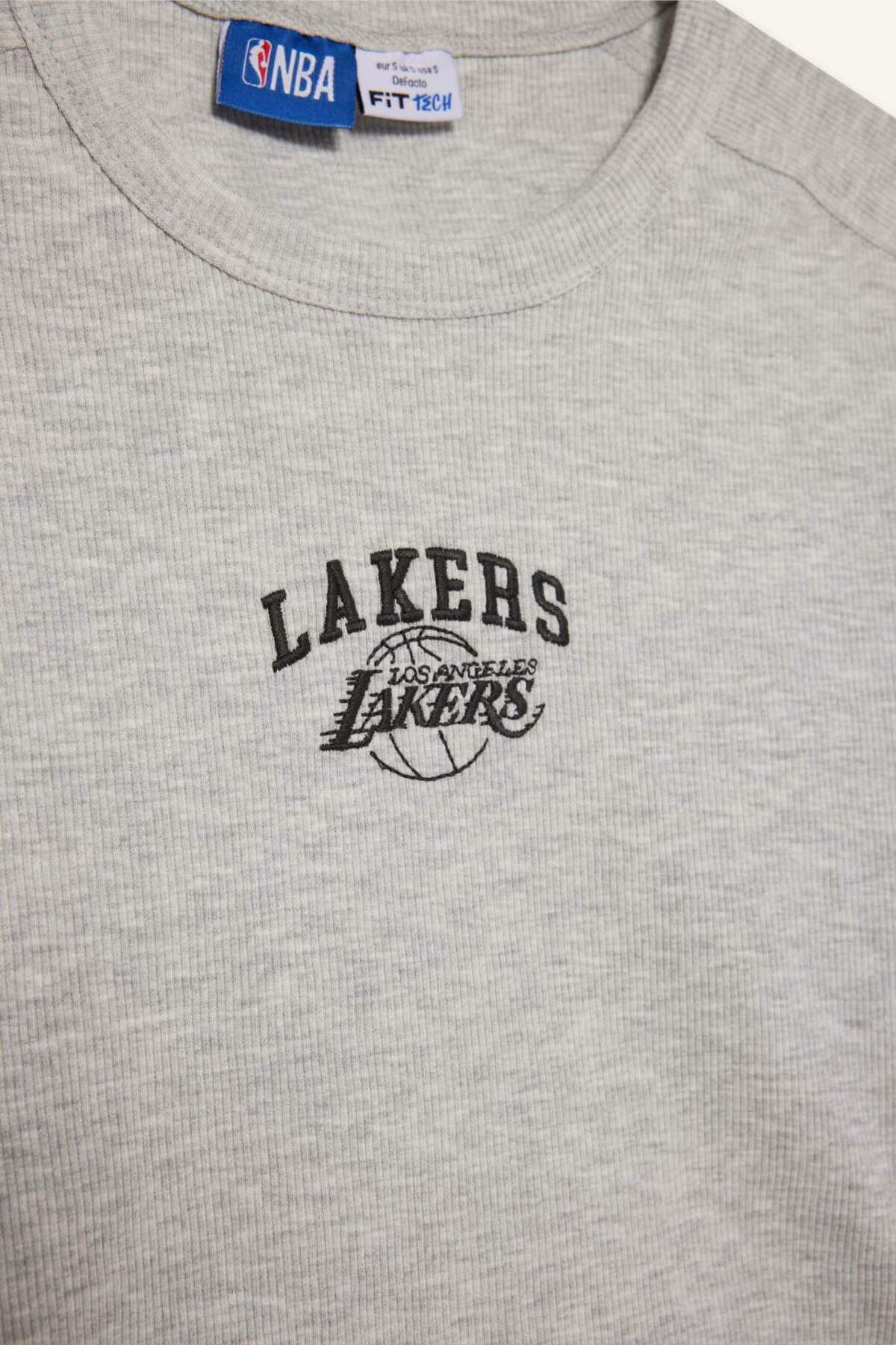 DeFacto NBA Los Angeles Lakers Standart Fit Bisiklet Yaka Nakış Baskı Fitilli Kaşkorse Kısa Kollu Tişört E38 görsel 8