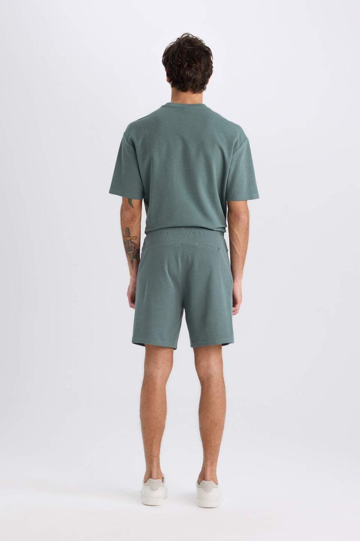 DeFacto Regular Fit Düz Paça Cepli Basic Şort B8792AX25SM görsel 6