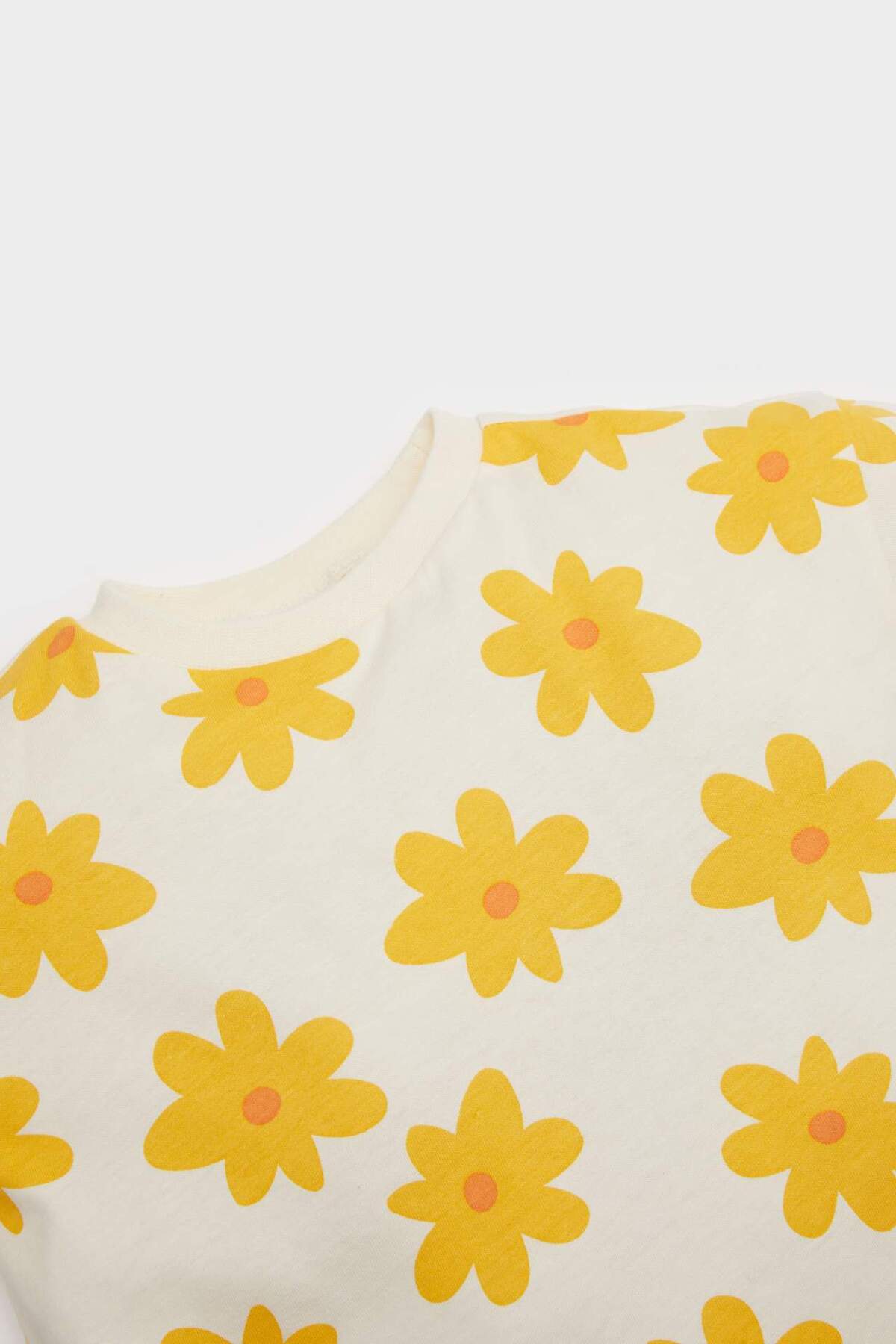 Defacto 2'li Takım Desenli Kısa Kollu Tişört Beli Lastikli Şort Kız Bebek E8432A525SM fotoğrafı 3 (önizleme)