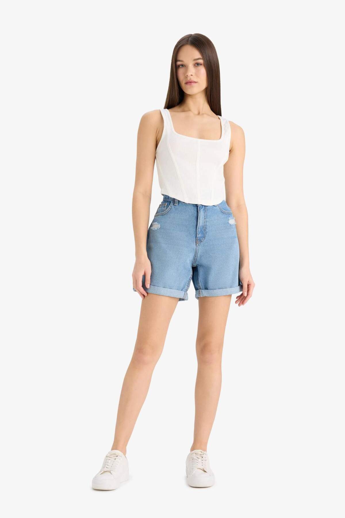 DeFacto Boyfriend Hochbundige Taschen Falten Jeansshorts mit Rissdetails E093...