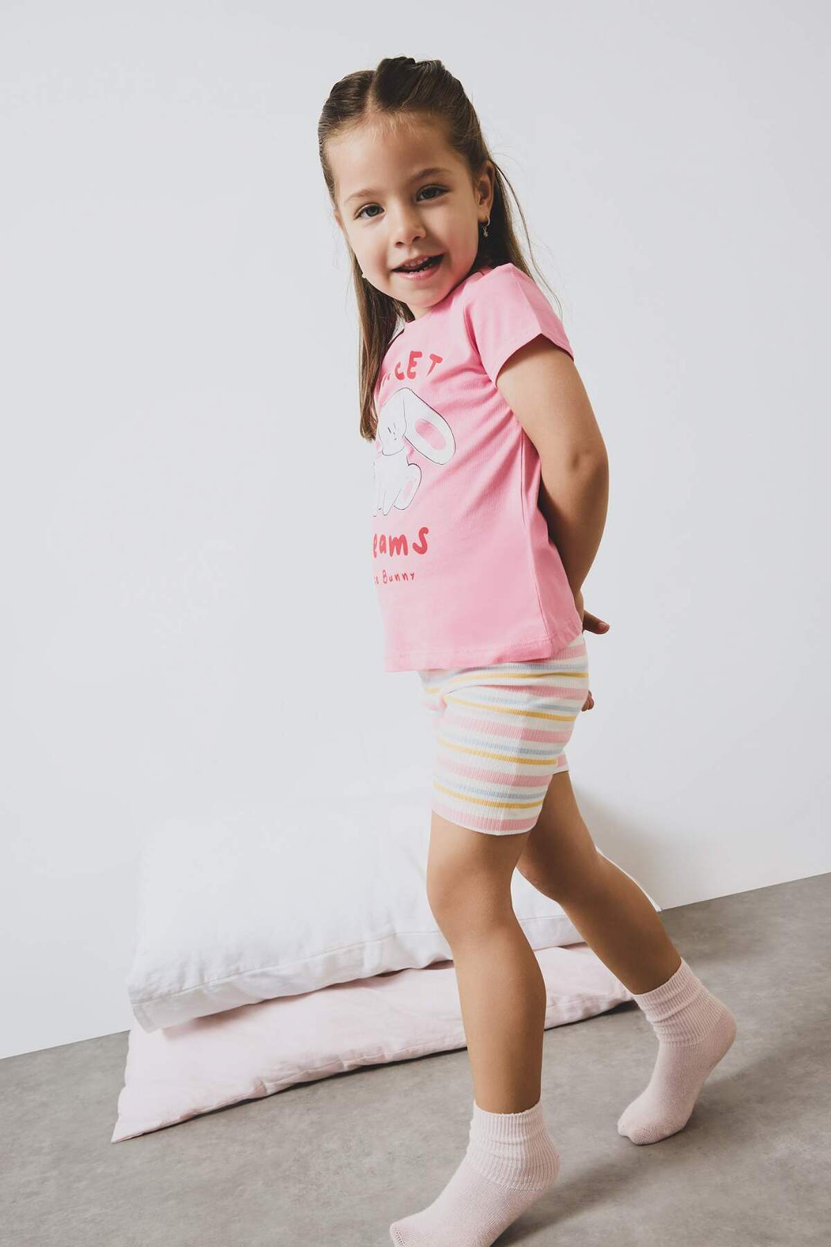 Defacto Pijama Takımı Baskılı Kısa Kollu Fitilli Kaşkorse Üst Beli Lastikli Çizgili Şort Kız Bebek E4646A525 fotoğrafı 2 (önizleme)