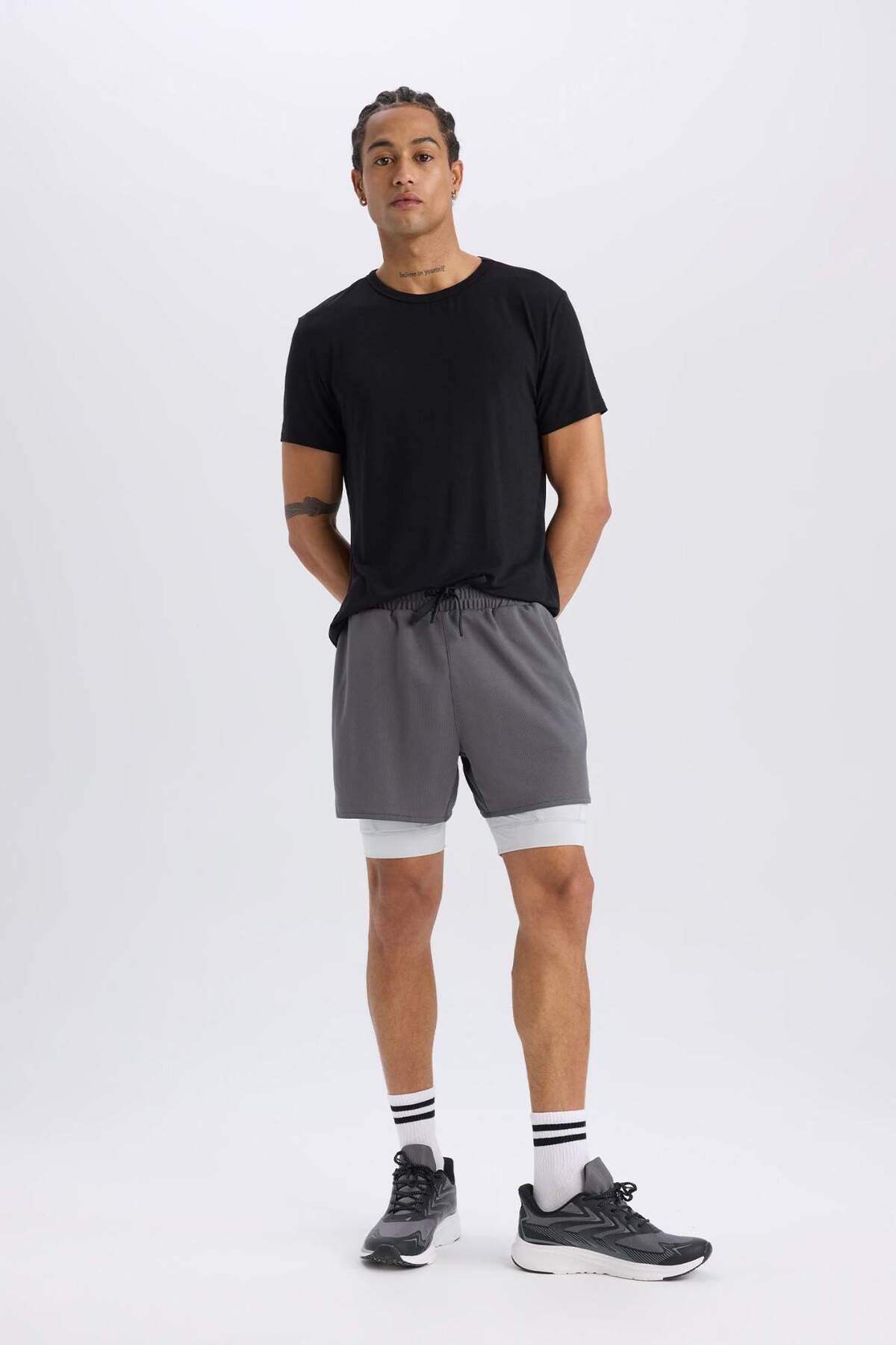 DeFacto Çabuk Kuruyan Slim Fit Dar Kesim Sporcu Taytlı Şort E2760AX25SM görsel 6