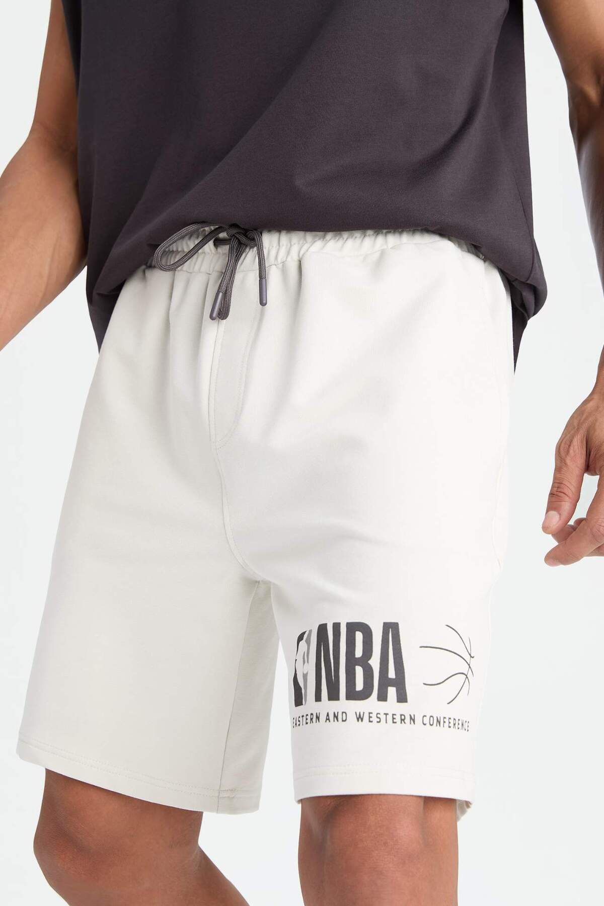 Defacto  NBA Wordmark Standart Fit Kısa Paça Şort E2187AX25SM - Görsel 4
