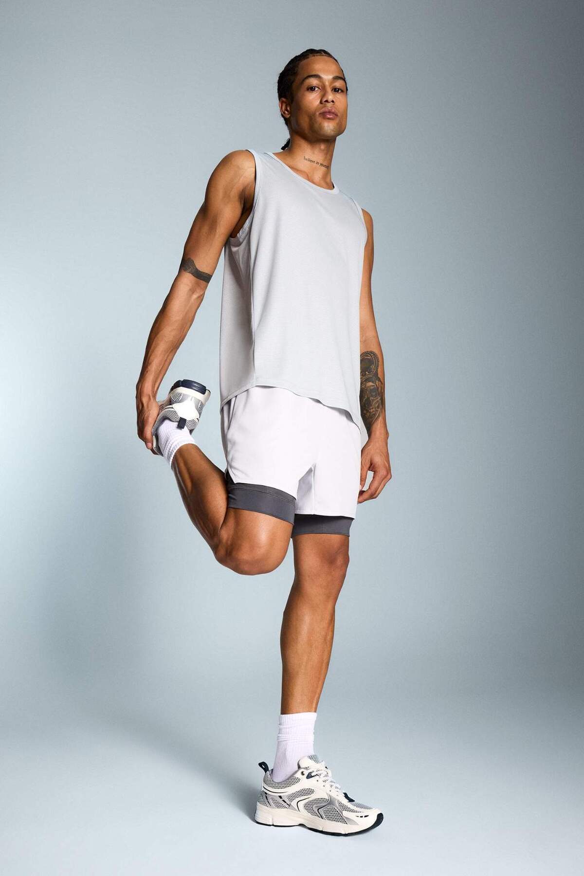 Defacto  Slim Fit Dar Kesim Sporcu Taytlı Şort E2760AX25SM