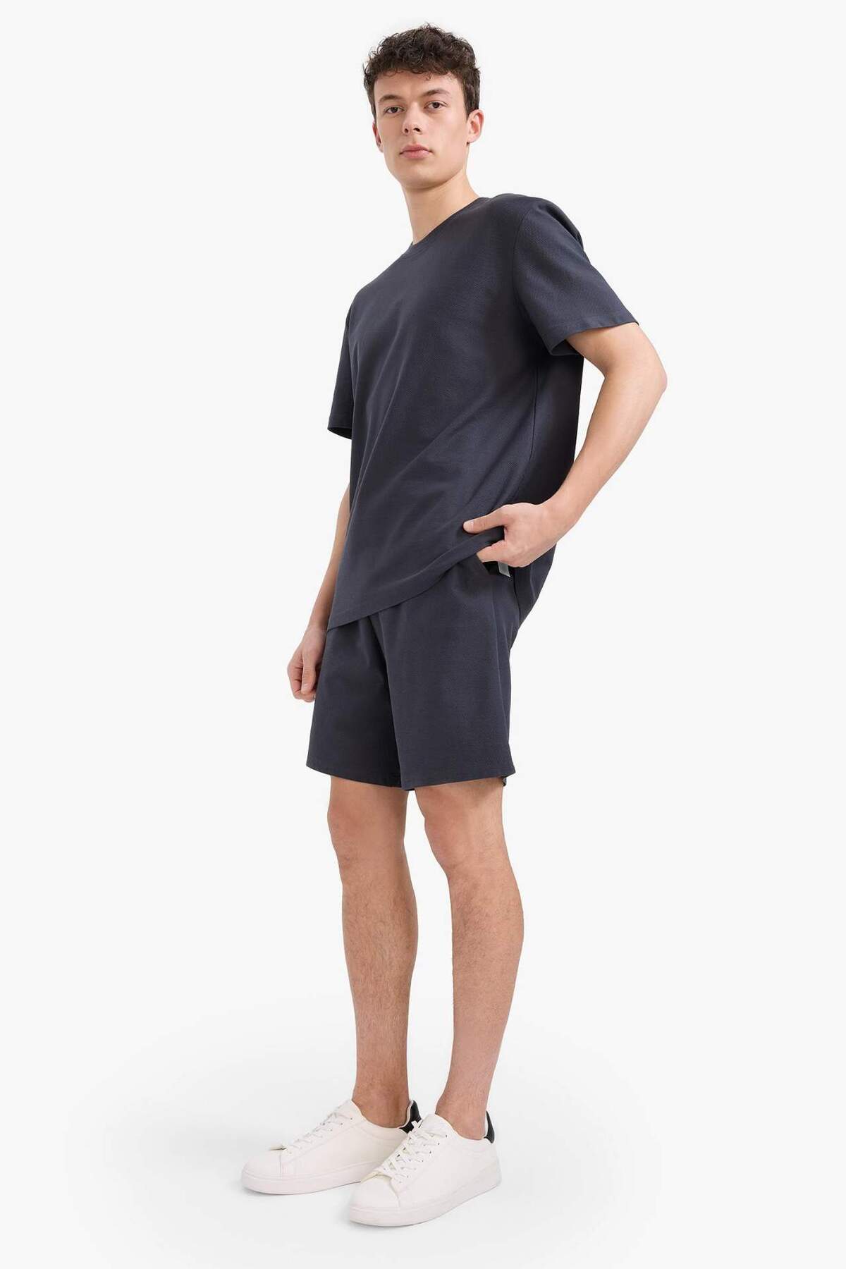 Defacto  %100 Pamuk Relax Fit Çapraz Dokuma Dokulu Cepli Şort E2590AX25SM