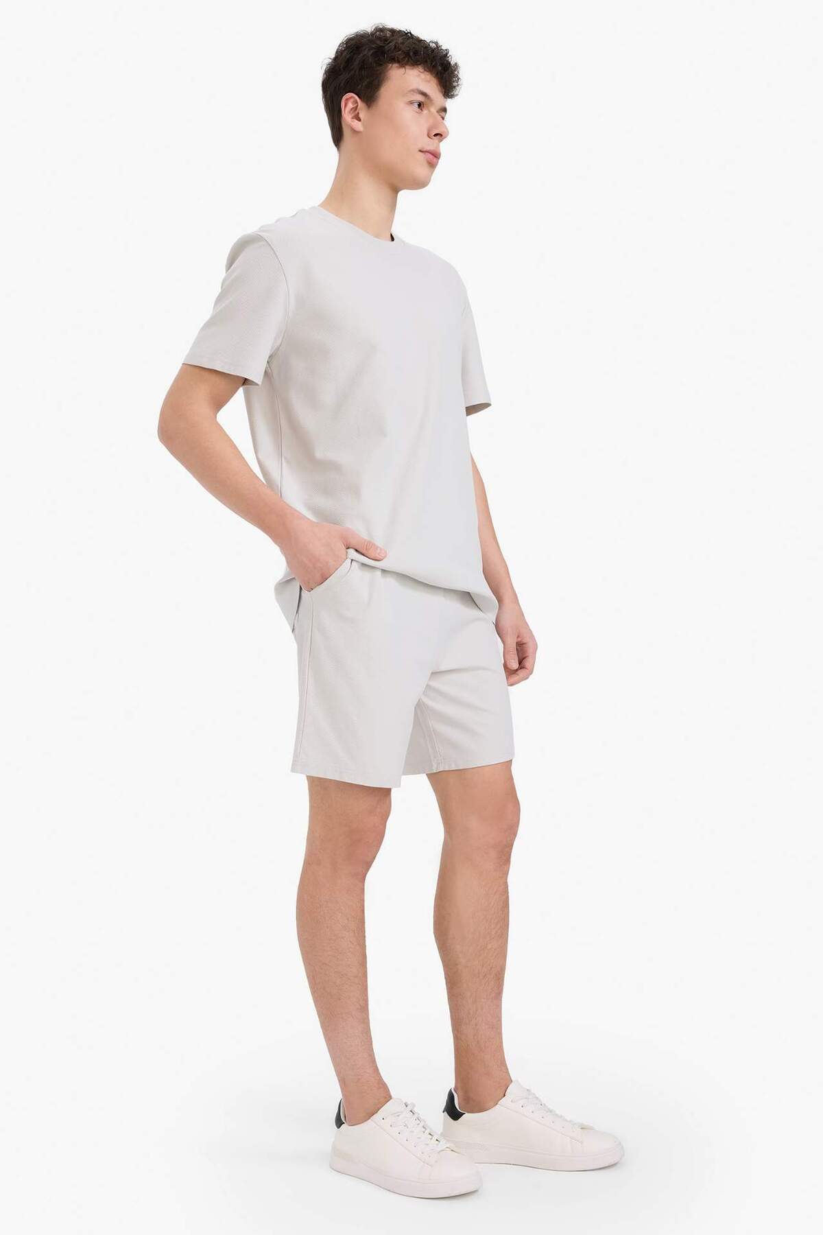 Defacto  %100 Pamuk Relax Fit Çapraz Dokuma Dokulu Cepli Şort E2590AX25SM