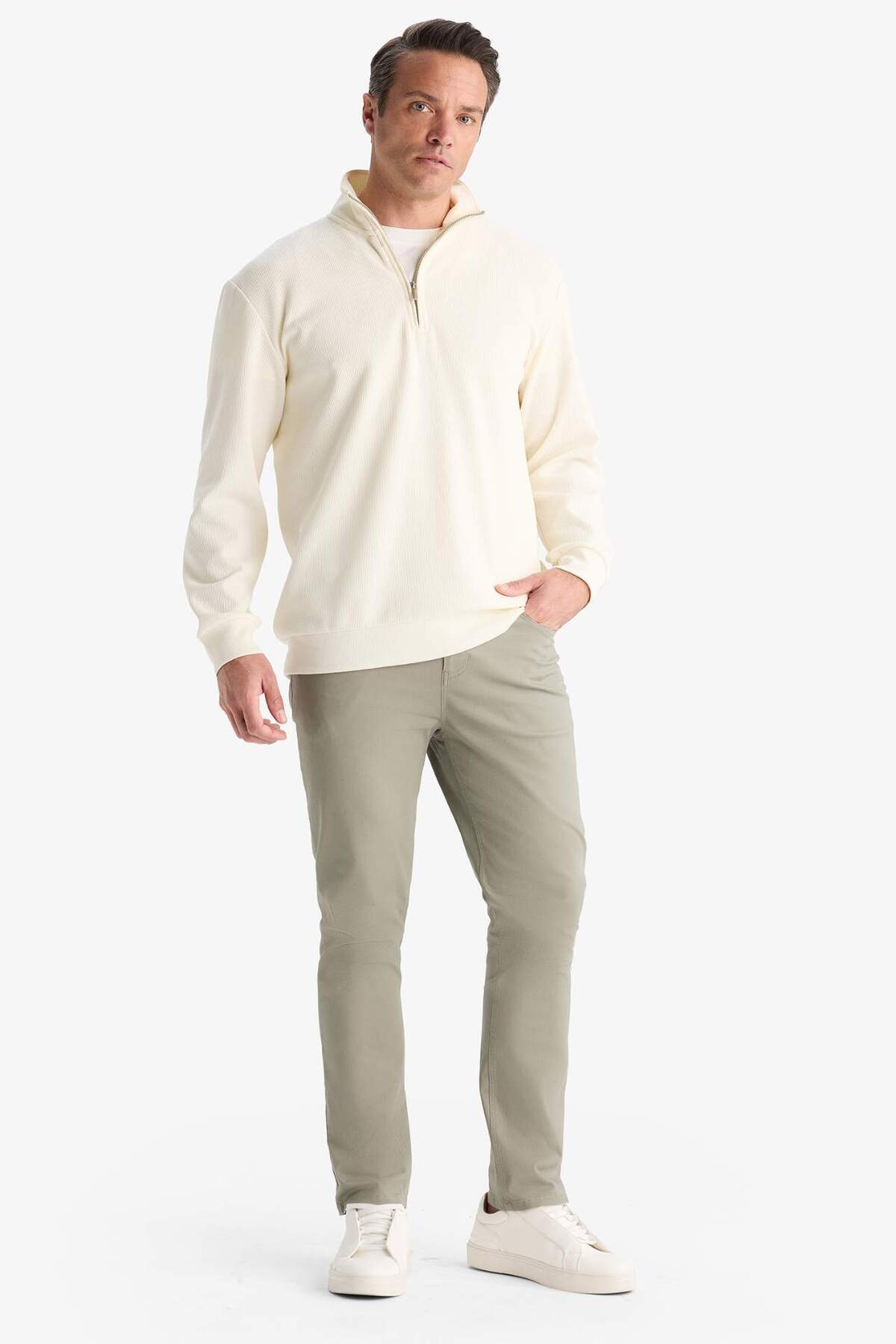 DeFacto Comfort Fit Dik Yaka Dokulu Yarım Fermuarlı Waffle Sweatshirt D7543AX25SP görsel 2