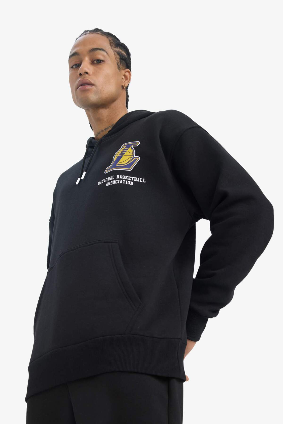 DeFacto NBA Los Angeles Lakers Oversize Geniş Kalıp Kapüşonlu Kalın Sweatshirt D8489AX25SP görsel 4