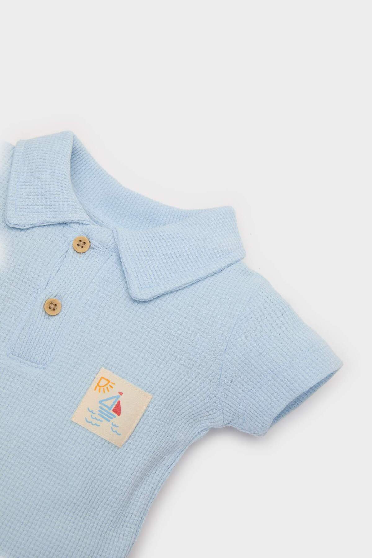 Defacto Polo Yaka Baskılı Waffle Kısa Kollu Çıtçıtlı Body Erkek Bebek Yenidoğan E7935A525SM fotoğrafı 2 (önizleme)