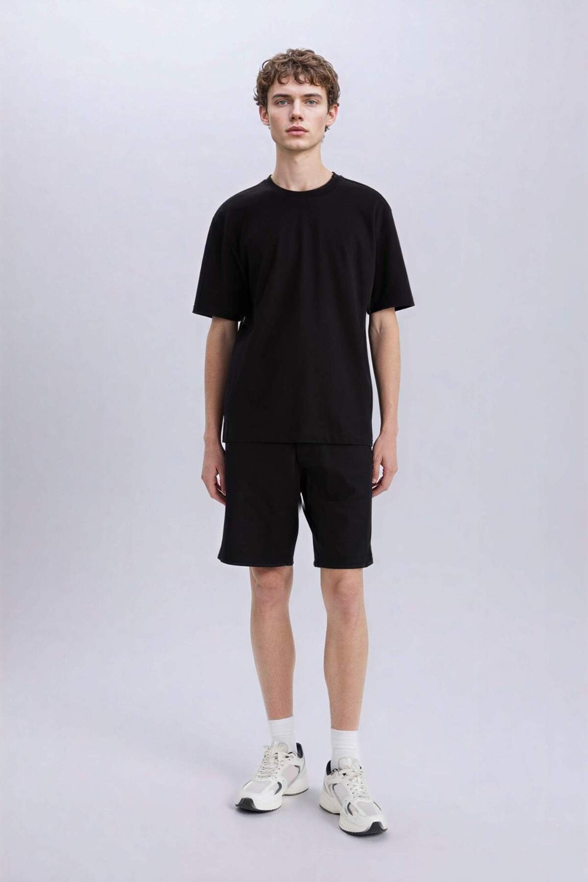 Defacto  %100 Pamuk Oversize Geniş Kalıp Bisiklet Yaka Basic Düz Kısa Kollu Tişört E6885AXNS - Görsel 2