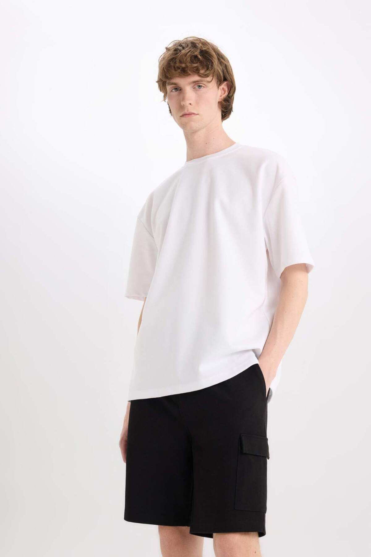 DeFacto Regular Fit Dokulu Düz Paça Kargo Cepli Basic Şort B8796AX25SM görsel 4