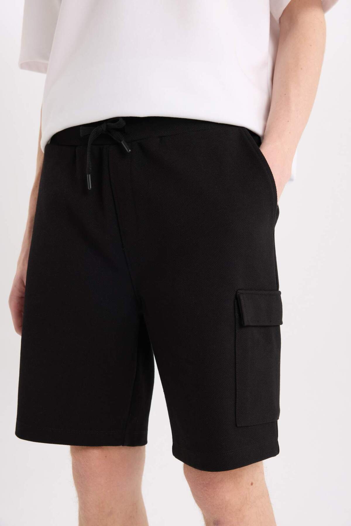 DeFacto Regular Fit Dokulu Düz Paça Kargo Cepli Basic Şort B8796AX25SM görsel 6