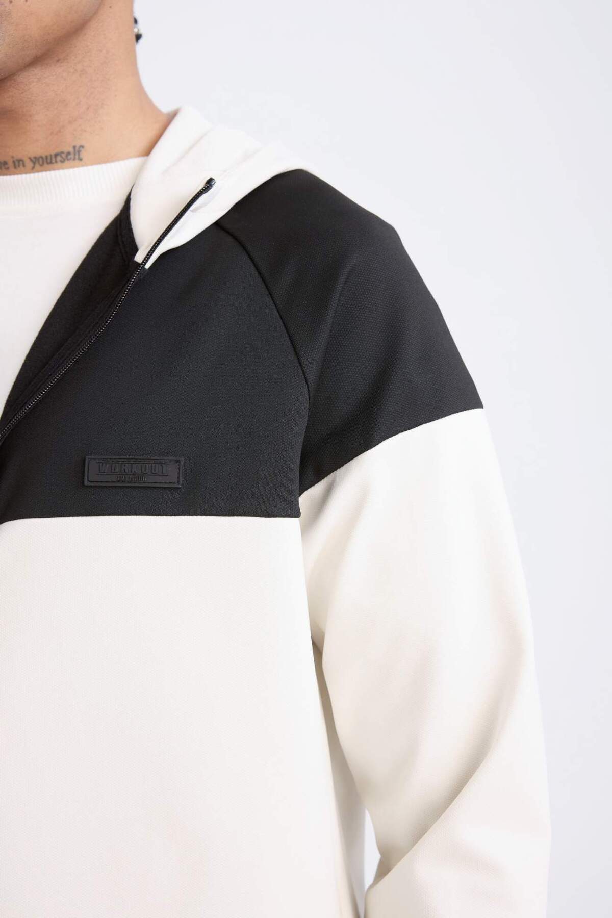 DeFacto Standart Fit Kapüşonlu Skuba Dalgıç Kumaş Sporcu Fermuarlı Sweatshirt D7363AX25SP görsel 5