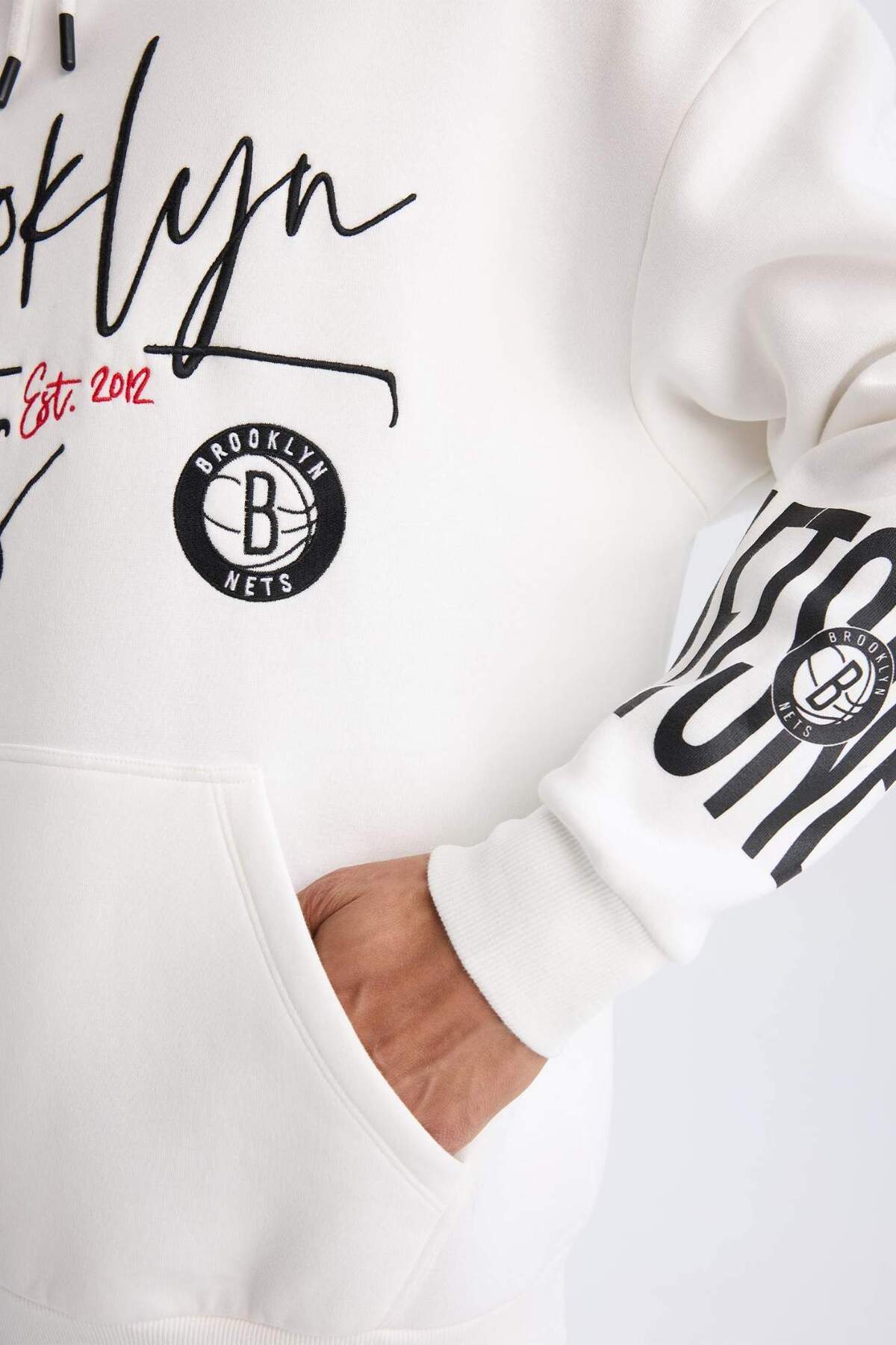 DeFacto NBA Brooklyn Nets Oversize Geniş Kalıp Kapüşonlu Kalın Sweatshirt D8513AX25SP görsel 6