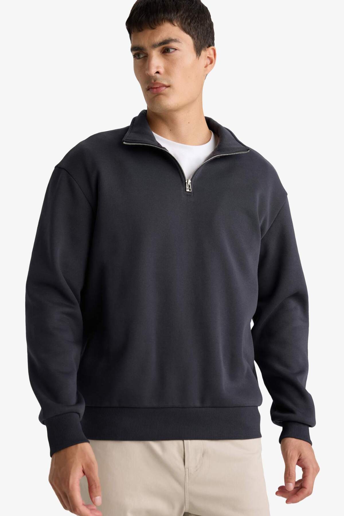 Defacto  Comfort Regular Fit Rahat Kalıp Fermuarlı Dik Yaka Basic Düz Sweatshirt X7405AZ25SP - Görsel 3