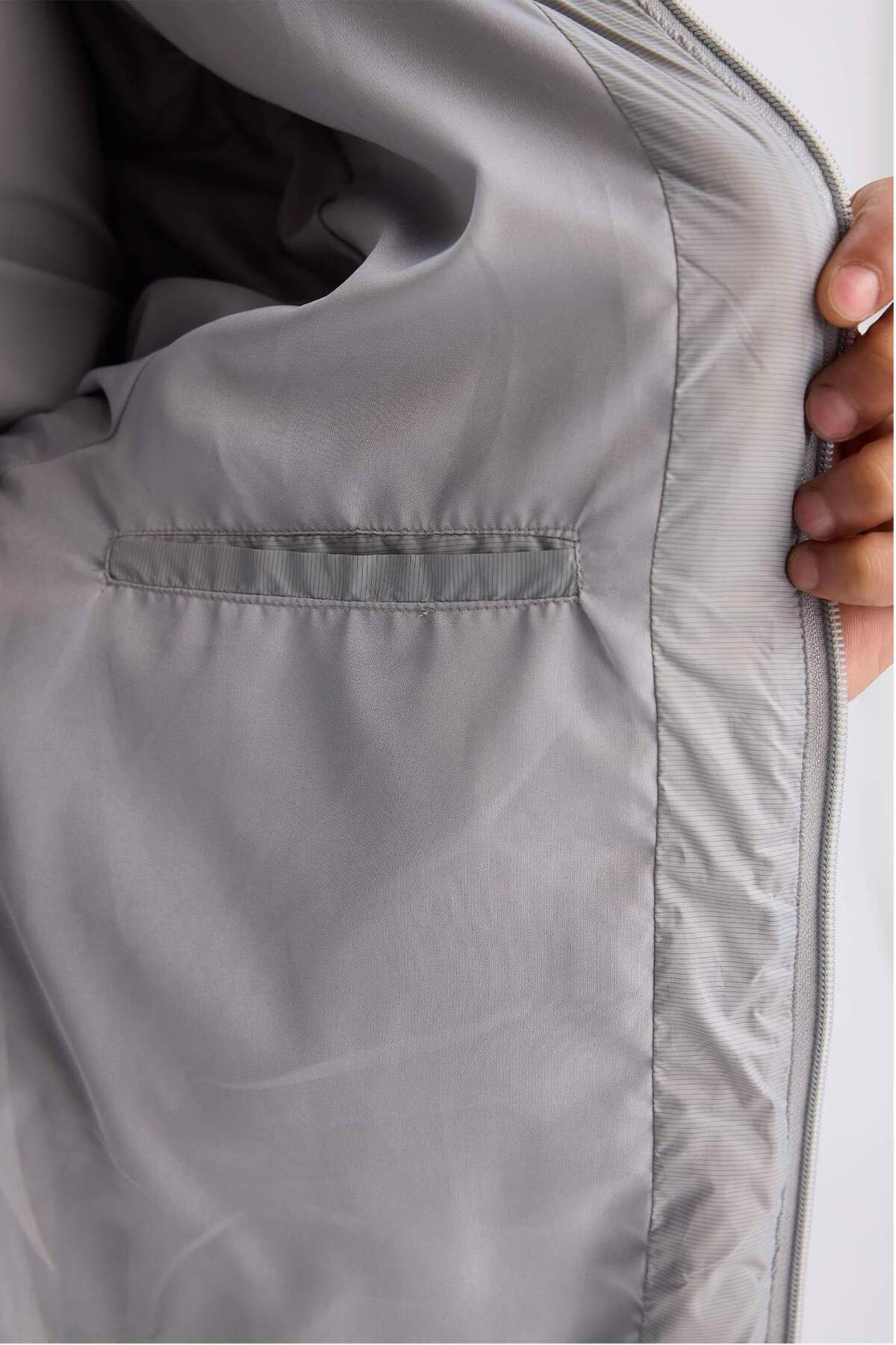 DeFacto Rüzgar Geçirmez Su İtici Regular Fit Kapüşonlu Fermuarlı Mevsimlik Şişme Mont D6183AX25SP görsel 8