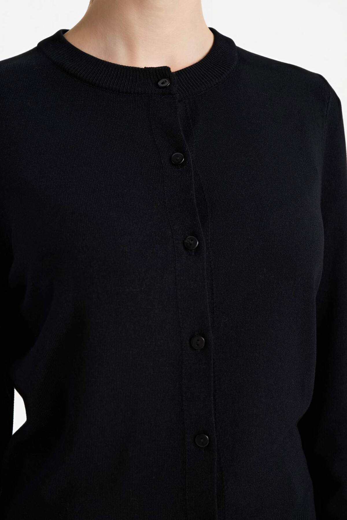 Defacto  Regular Fit Bisiklet Yaka Basic Düz Düğmeli Triko Hırka D6282AX25SP - Görsel 4