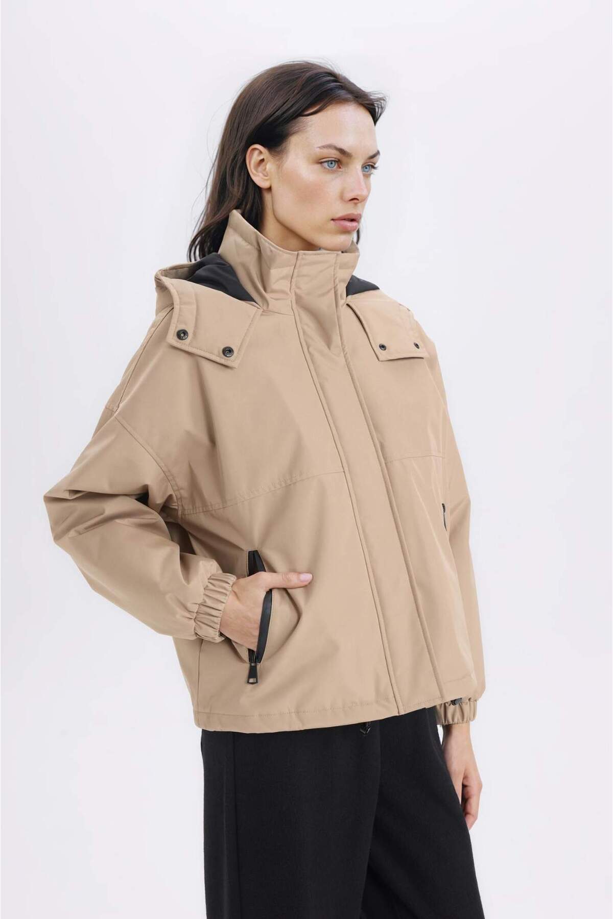 Defacto  Su Geçirmez Kapüşonlu Fermuarlı Çıtçıtlı Cepli Mevsimlik Mont D0931AX25SP