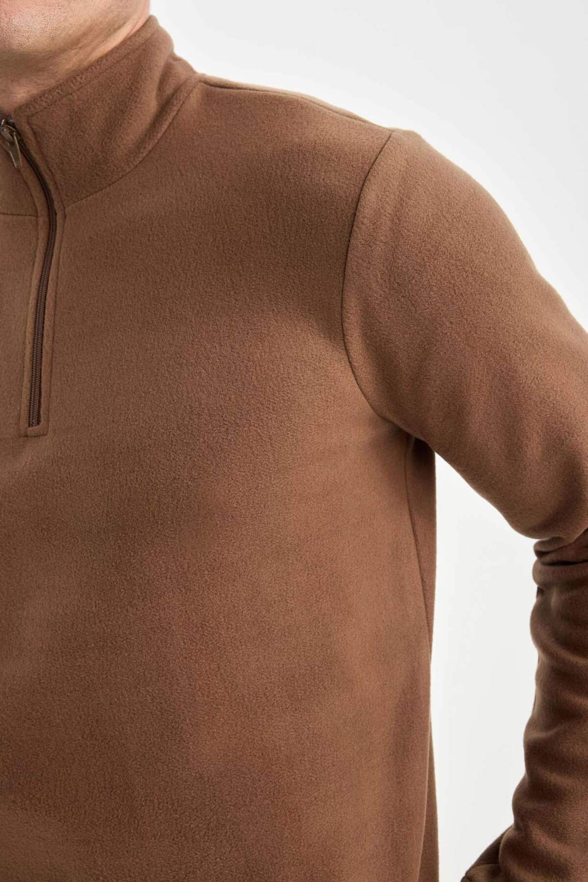 DeFacto Kahverengi Tüylenme Yapmayan Soğuk GeçirmezRegular Fit Dik Yaka Fermuarlı Polar Sweatshirt Y3996AZ görsel 5