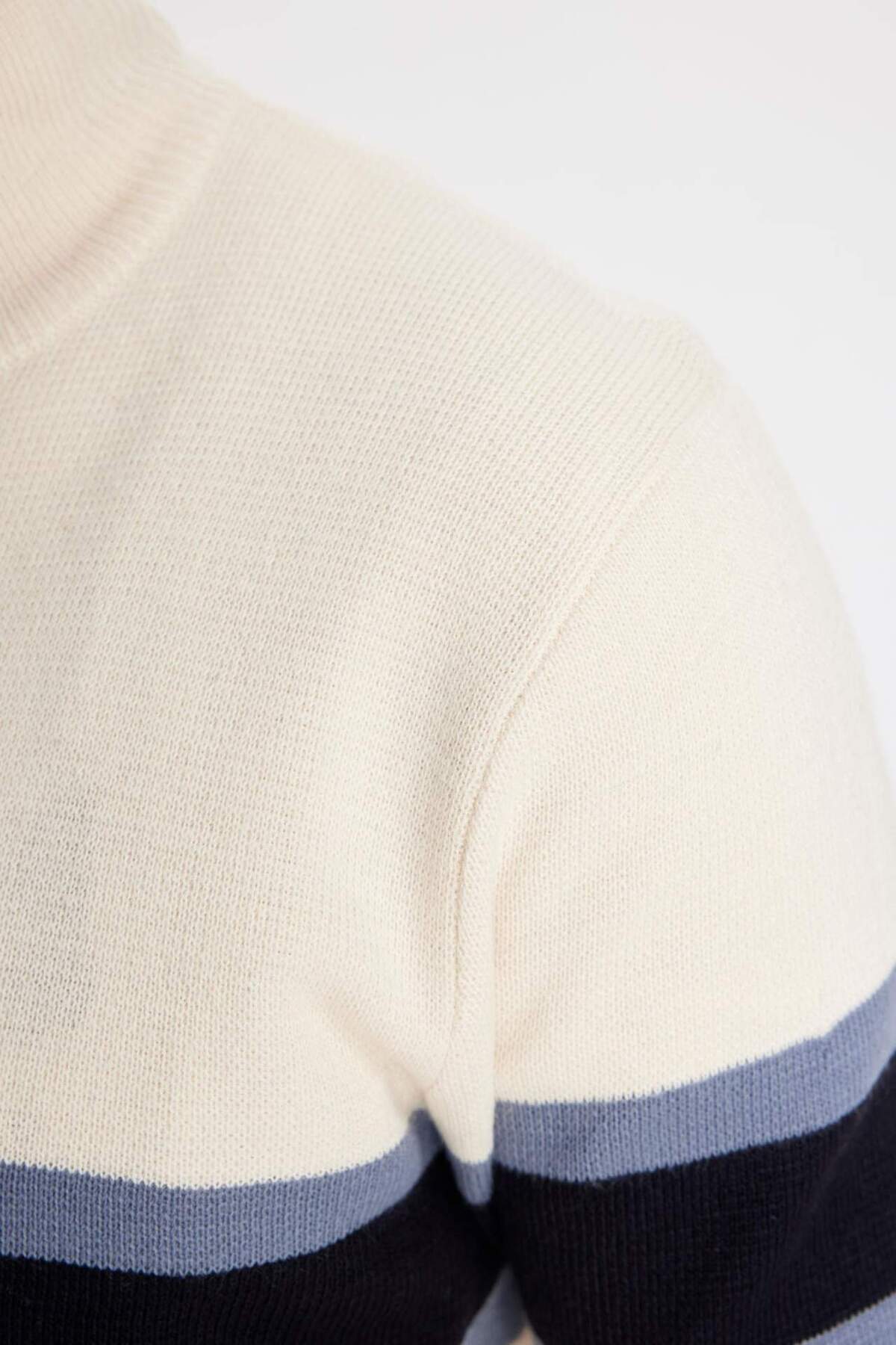 Defacto  Standart Fit Normal Kesim Dik Yaka Fermuarlı Çizgili Triko Kazak Y4193AZ24WN - Görsel 4