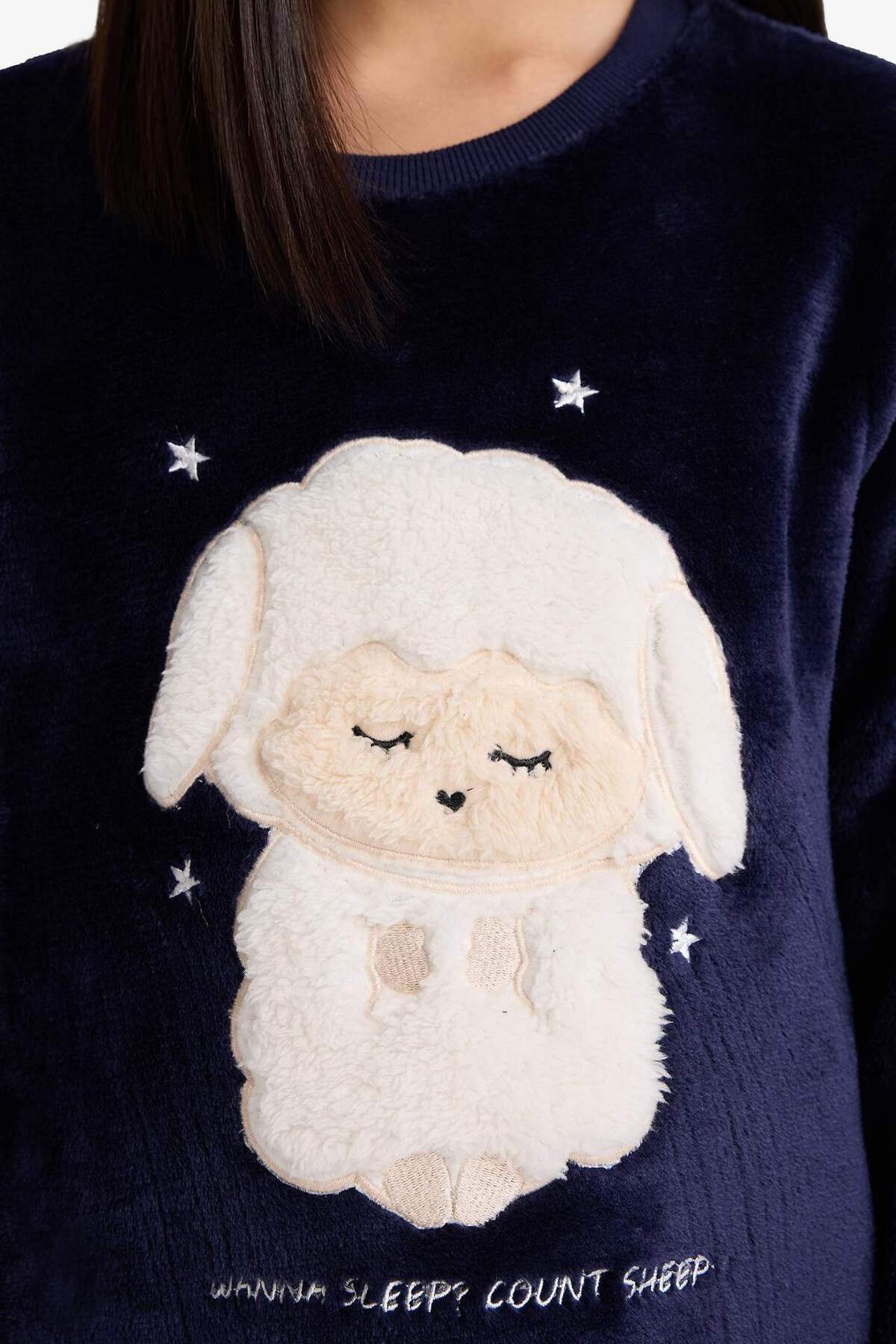 Defacto Pijama Takımı Pelüş Baskılı Uzun Kollu Üst Desenli Uzun Alt Kız Çocuk D1083A824WN fotoğrafı 4 (önizleme)