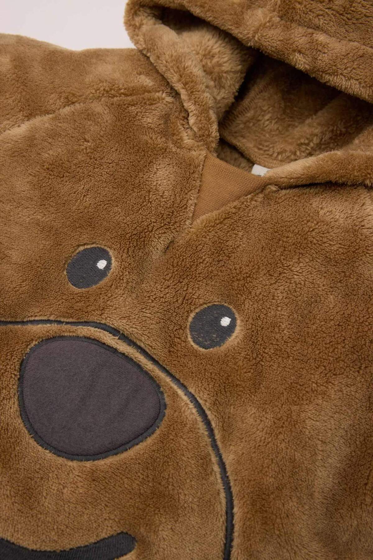 Defacto Erkek Bebek 2li Takım Ayıcık Nakışlı Pelüş Kapüşonlu Sweatshirt Beli Lastikli Alt B3180A524WN fotoğrafı 3 (önizleme)