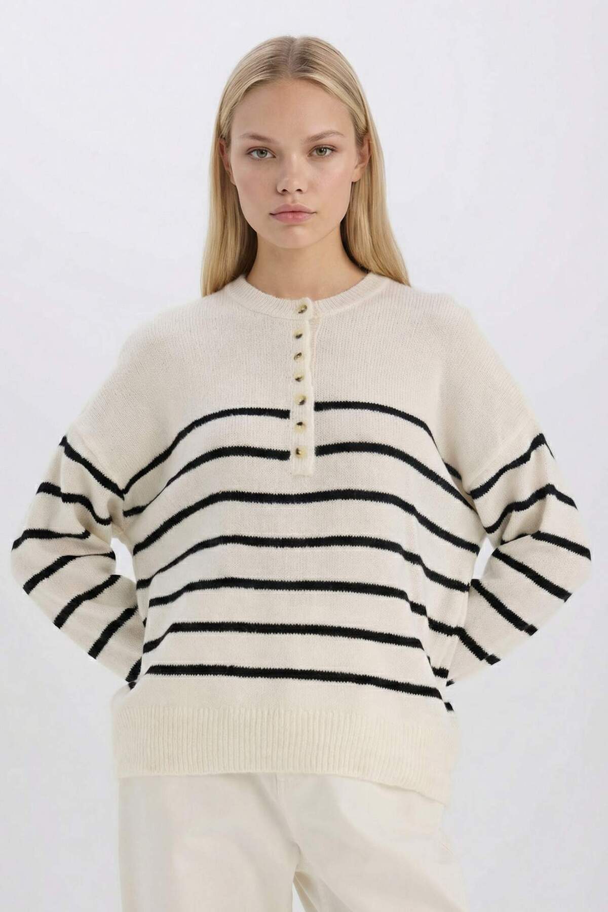 Defacto  Oversize Geniş Kalıp Düğmeli Yaka Triko Kazak D4913AXNS - Görsel 4