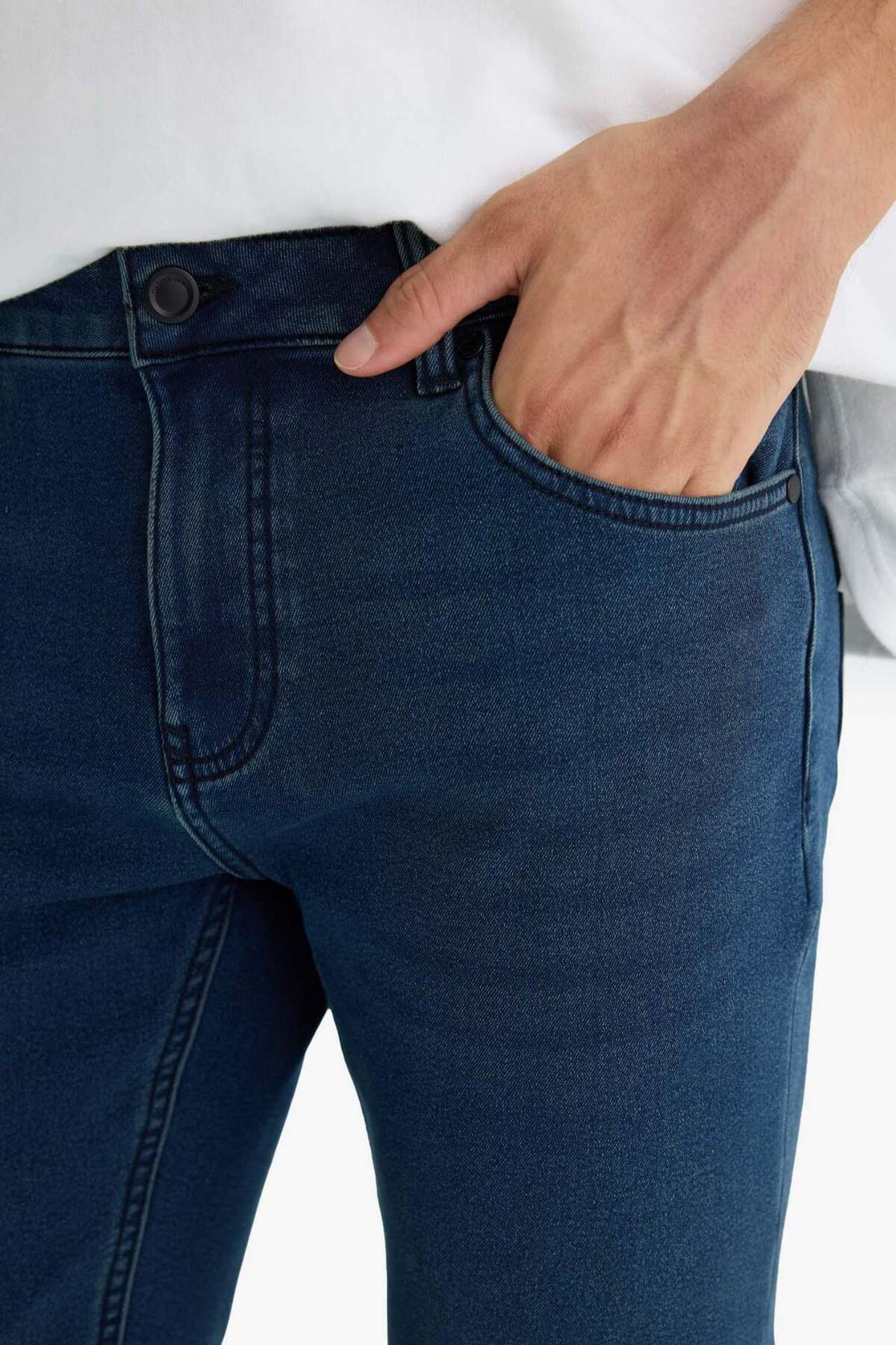 Defacto  Sergio Regular Fit Normal Kalıp Normal Bel Boru Paça Termal Polarlı Jean Pantolon Y0369AZ24WN - Görsel 6