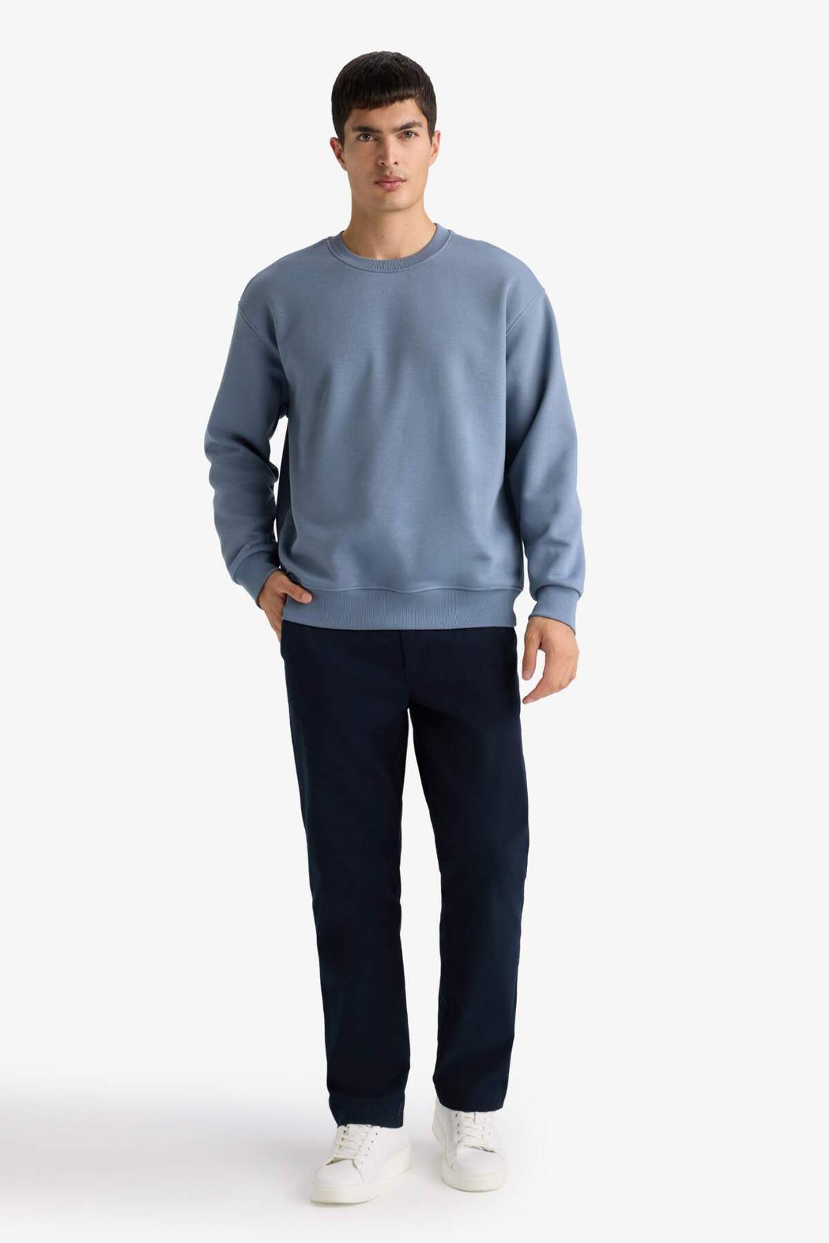 DeFacto Relax Fit Bisiklet Yaka Kalın İçi Yumuşak Tüylü Basic Düz Sweatshirt T5139AZ24AU görsel 2