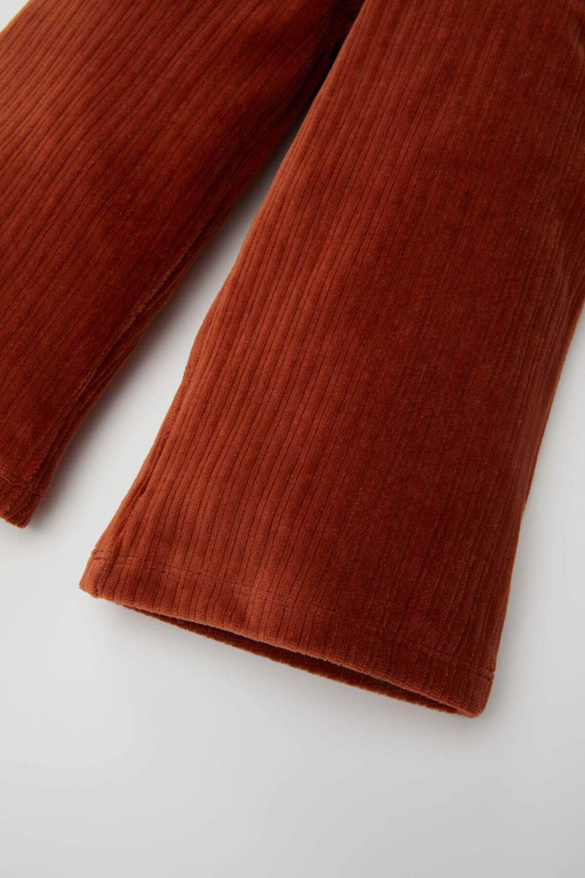 Defacto Beli Lastikli Fitilli Kadife Pantolon Kız Bebek D4996A524WN fotoğrafı 3 (önizleme)