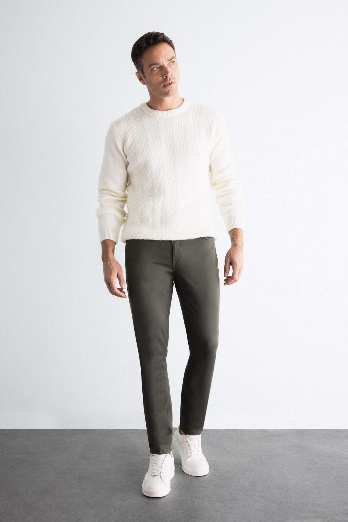 DeFacto Chino Kanvas Pantolon Slim Fit Dar Kesim Pamuklu Esnek Dar Paça C9441AX24AU — خاکی TYC65989DF06B5BD10