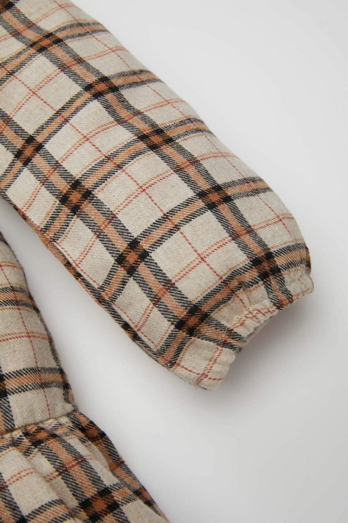 Defacto Düğmeli Uzun Kollu Etek Ucu Volanlı Elbise Kız Bebek D5635A524WN fotoğrafı 3 (önizleme)