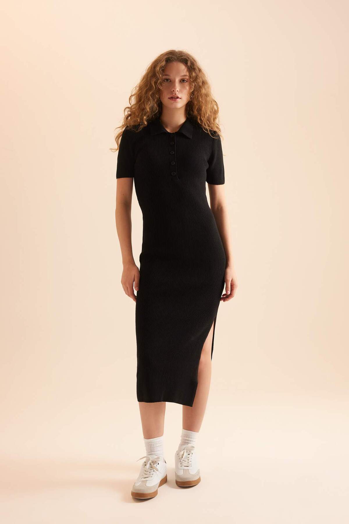 Defacto  Fitted Polo Yaka Kısa Kollu Yırtmaçlı Midi Triko Elbise D4914AXNS - Görsel 2