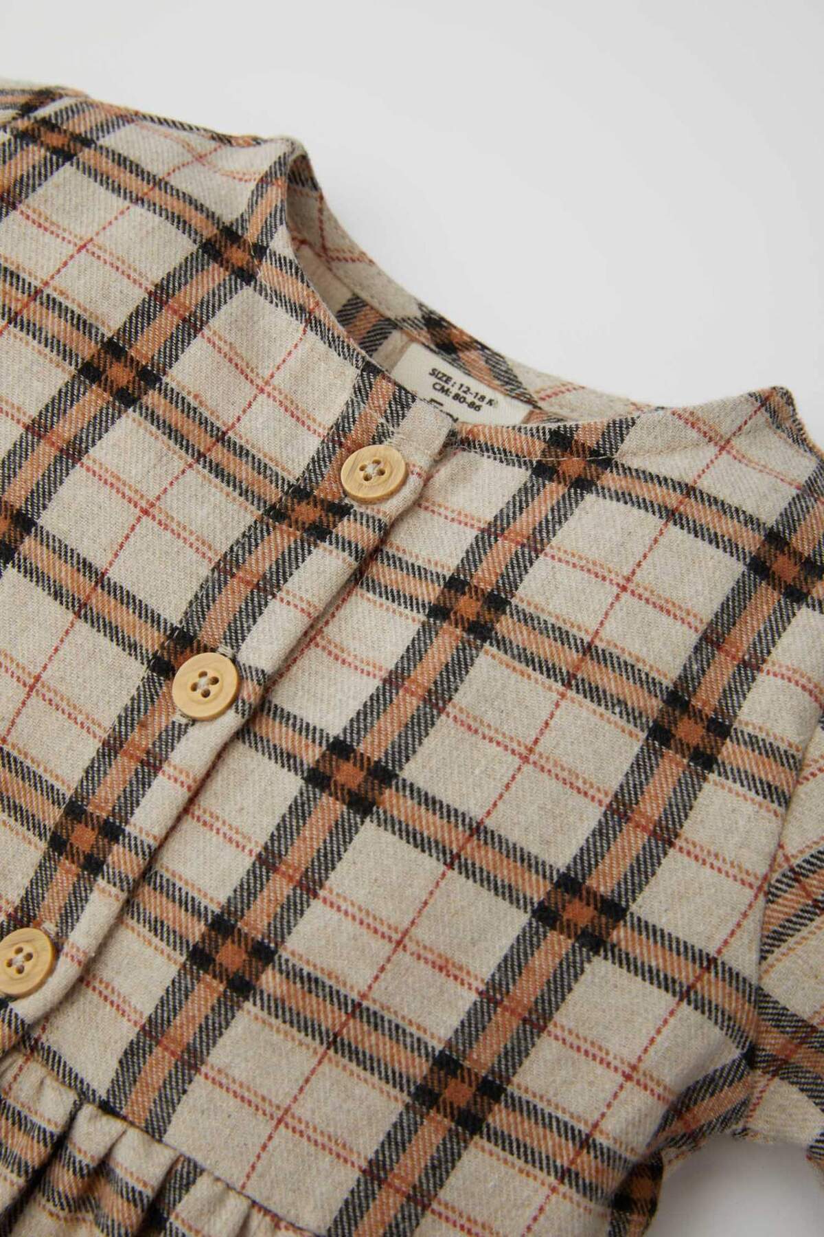 Defacto Düğmeli Uzun Kollu Etek Ucu Volanlı Elbise Kız Bebek D5635A524WN fotoğrafı 2 (önizleme)