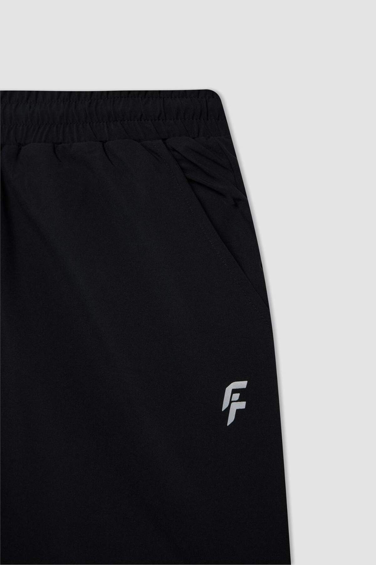 DeFacto Slim Fit Dar Kesim Fermuarlı Telefon Cepli Sporcu Taytlı Şort Z2147AZ24AU görsel 5