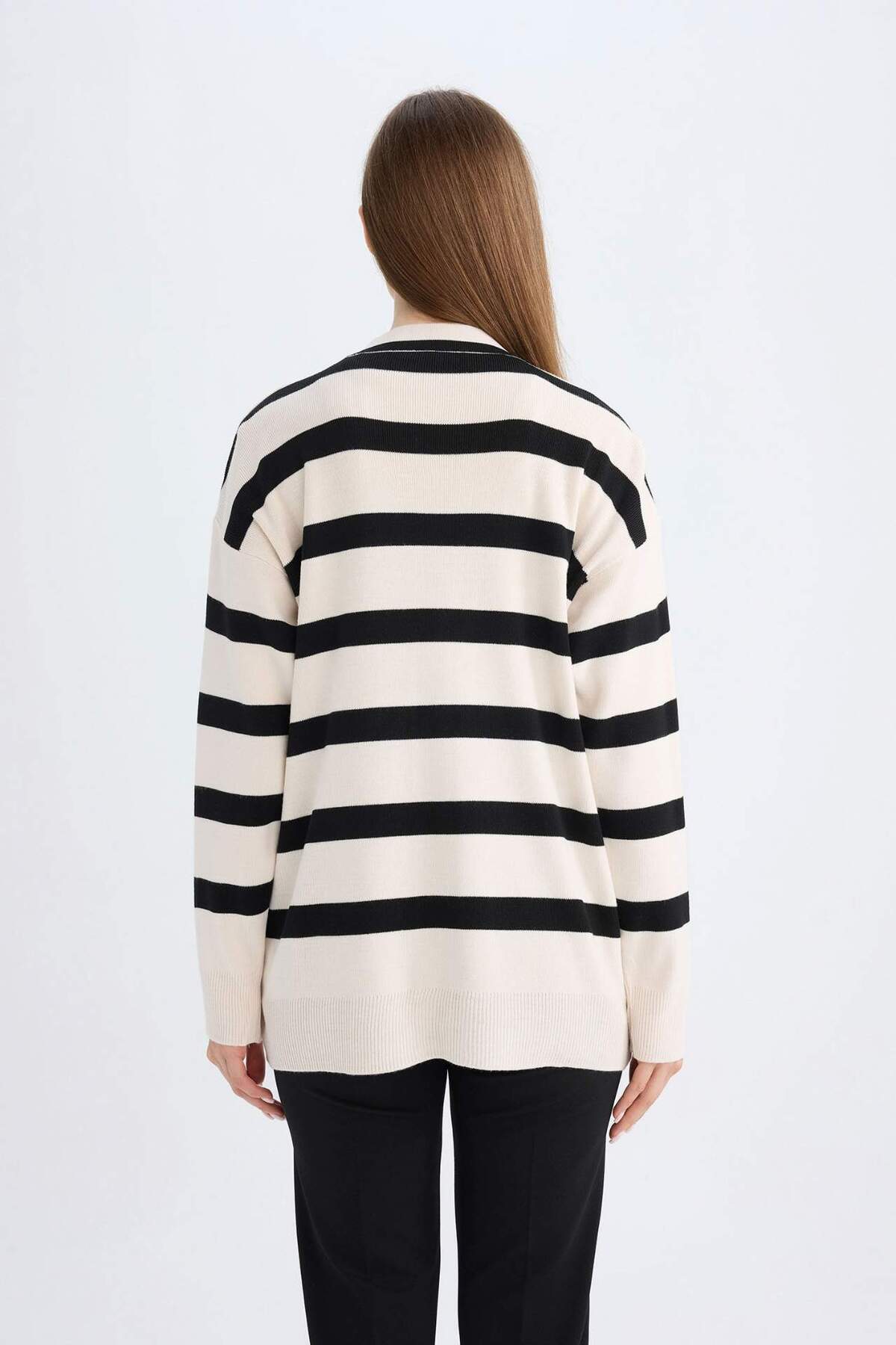 Defacto  Regular Fit V Yaka Çizgili Düğme Kapmalı Tunik Triko Hırka D2445AX24WN - Görsel 6