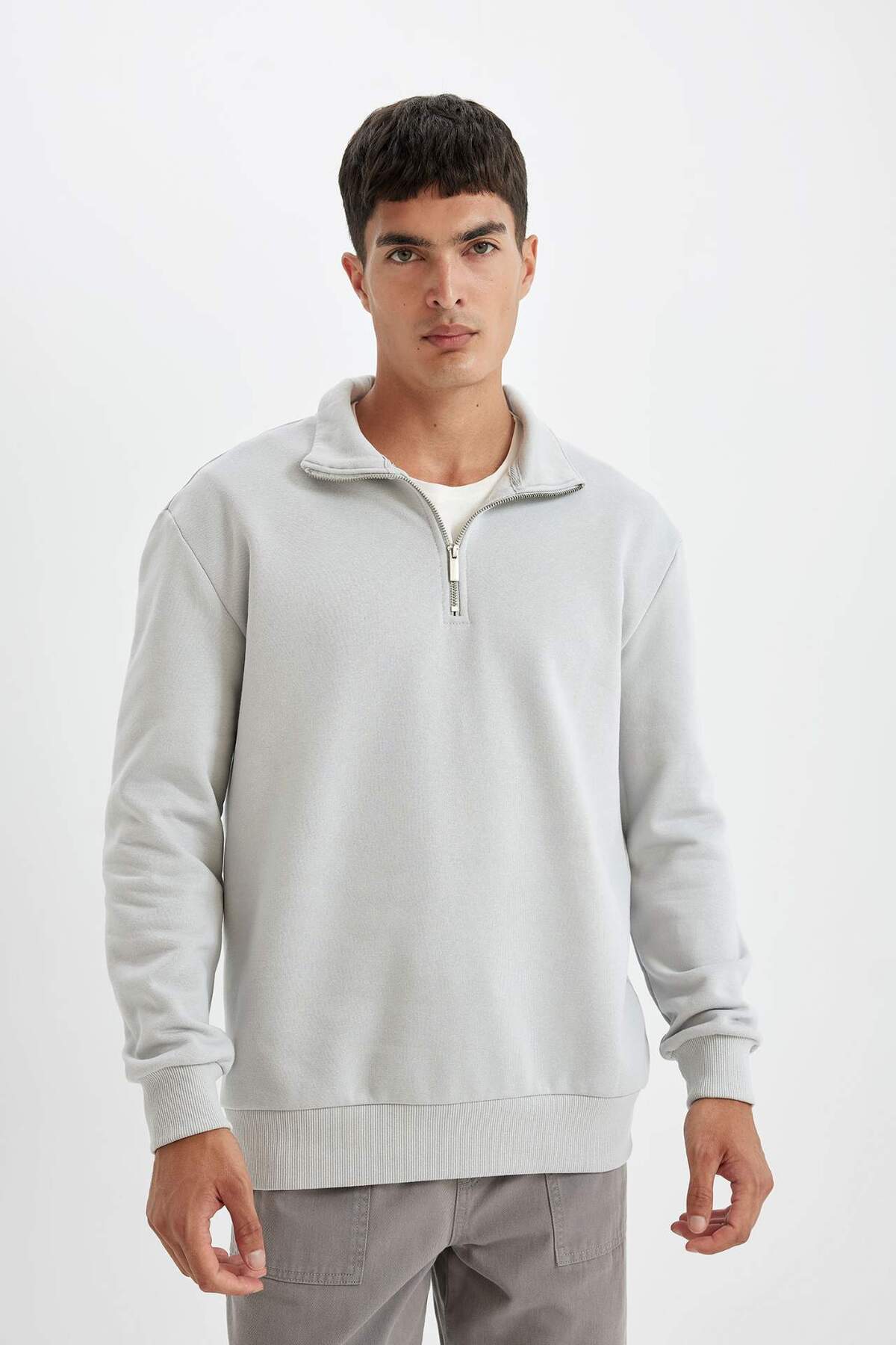 Defacto  Comfort Regular Fit Rahat Kalıp Fermuarlı Dik Yaka Basic Düz Sweatshirt X7405AZ24AU - Görsel 4