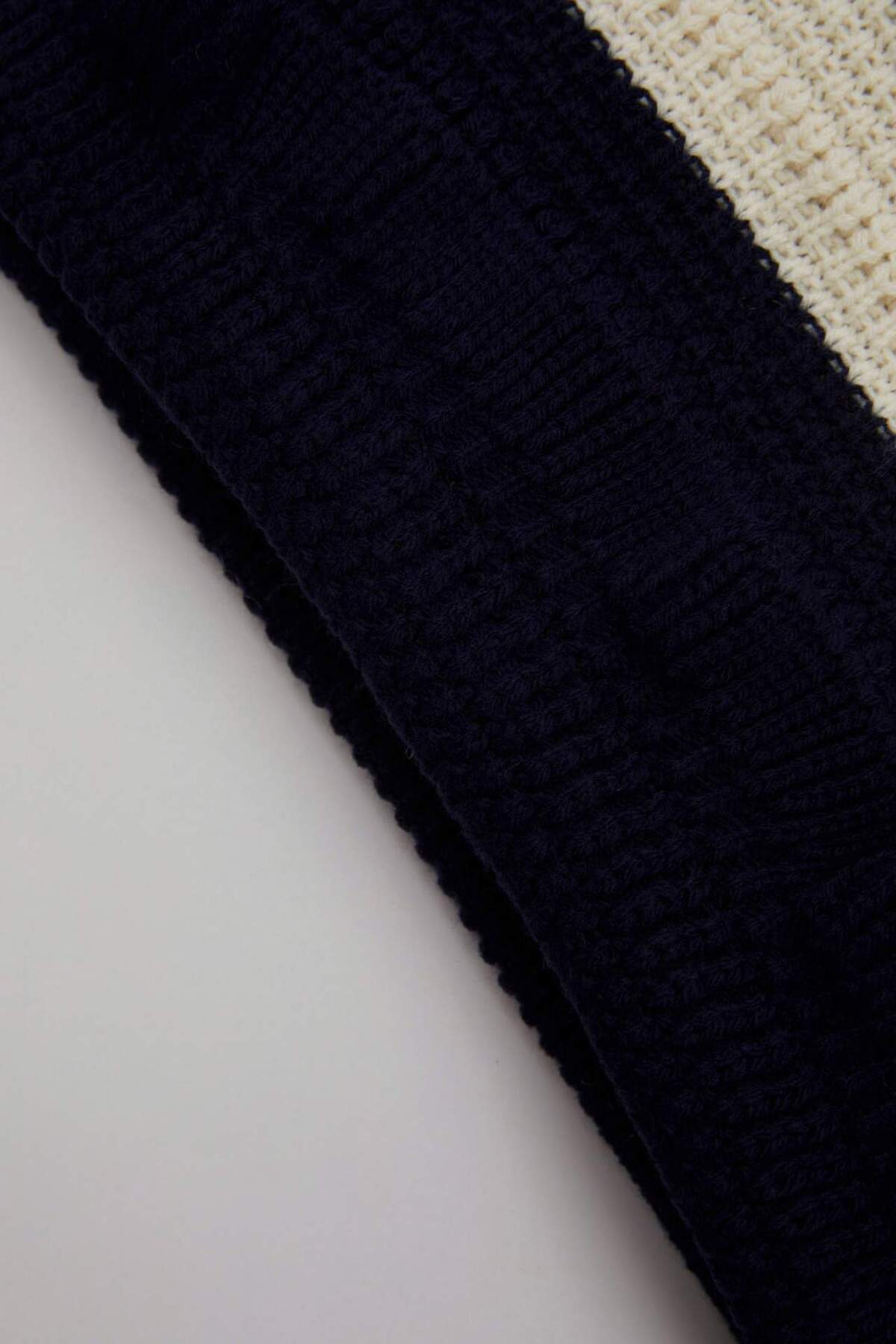 Defacto Çizgili Bisiklet Yaka Düğmeli Triko Kazak Kız Bebek C8088A524AU fotoğrafı 3 (önizleme)