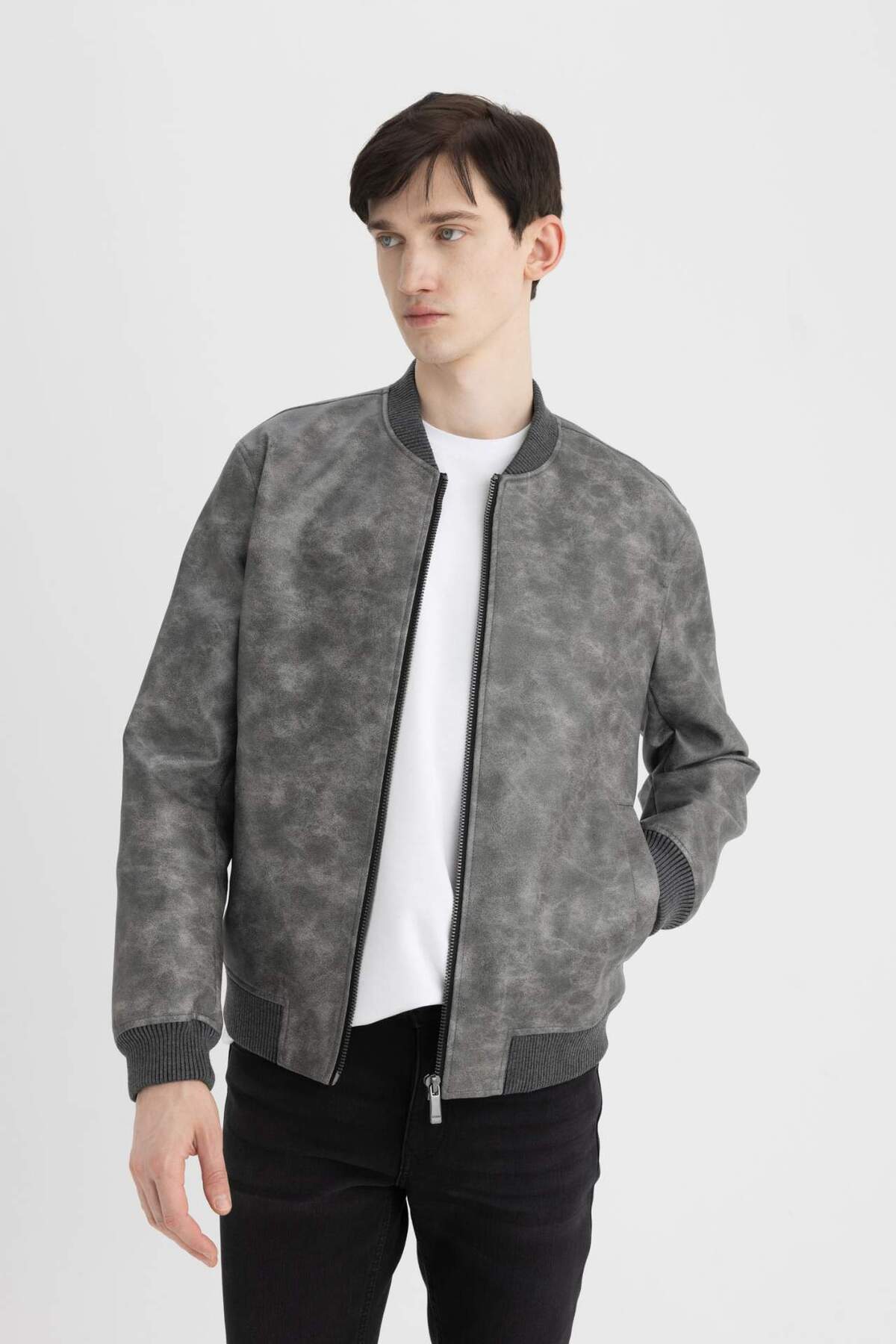 Defacto  Slim Fit Dik Yaka Astarlı Suni Deri Mont C6971AX24AU - Görsel 3