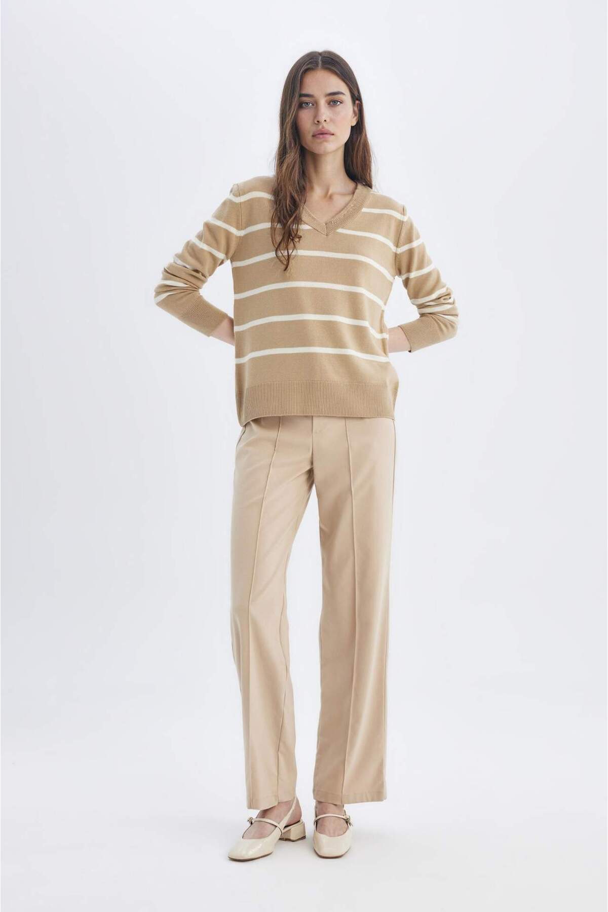 Defacto  Relax Fit V Yaka Yumuşak Dokulu Çizgili Triko Kazak A2359AX24WN - Görsel 2