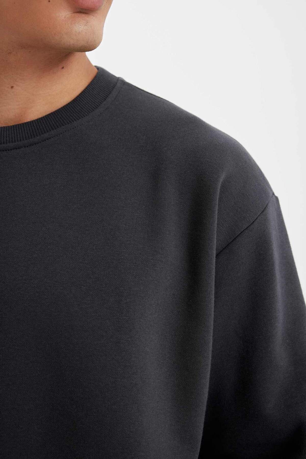 DeFacto Oversize Geniş Kalıp Bisiklet Yaka Kalın Basic Düz Sweatshirt T5139AZ24AU görsel 5