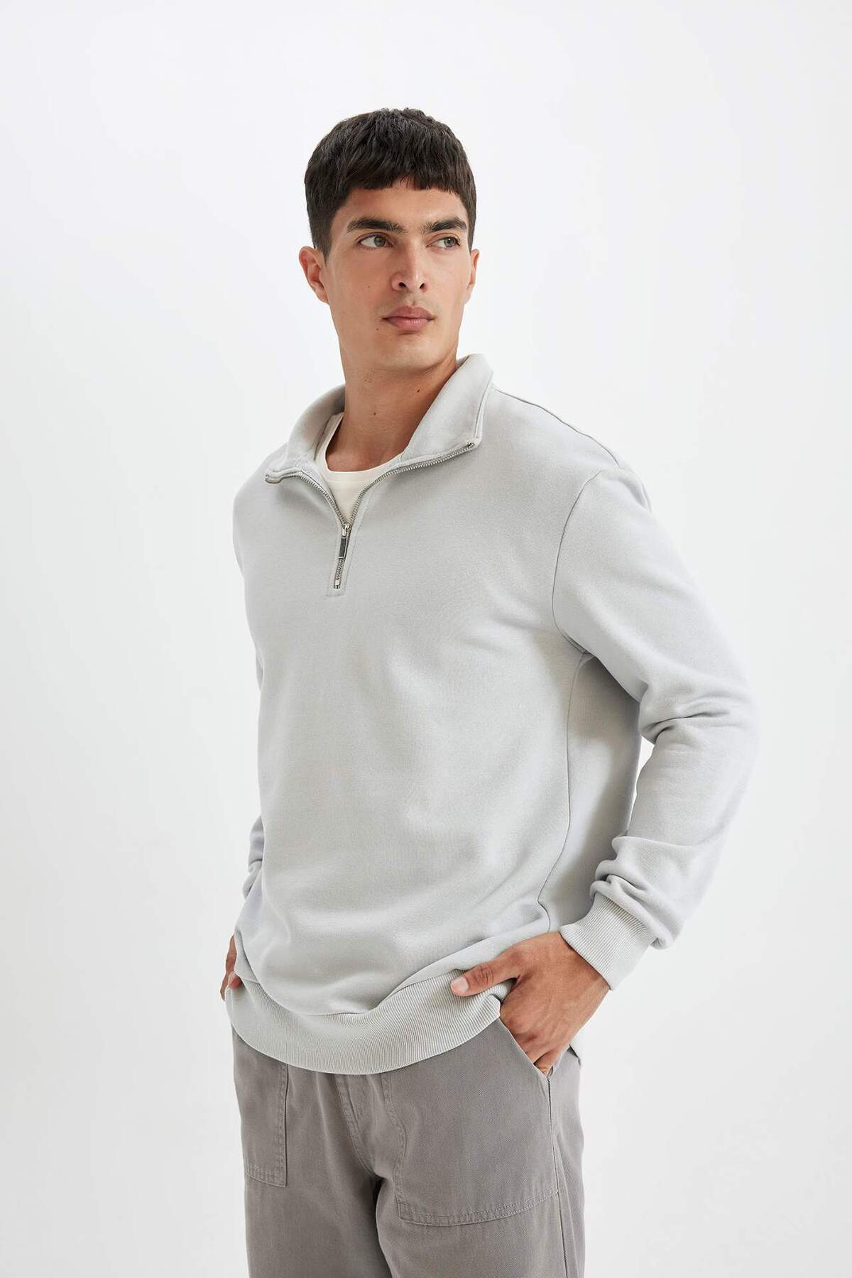 Defacto  Comfort Regular Fit Rahat Kalıp Fermuarlı Dik Yaka Basic Düz Sweatshirt X7405AZ24AU - Görsel 3